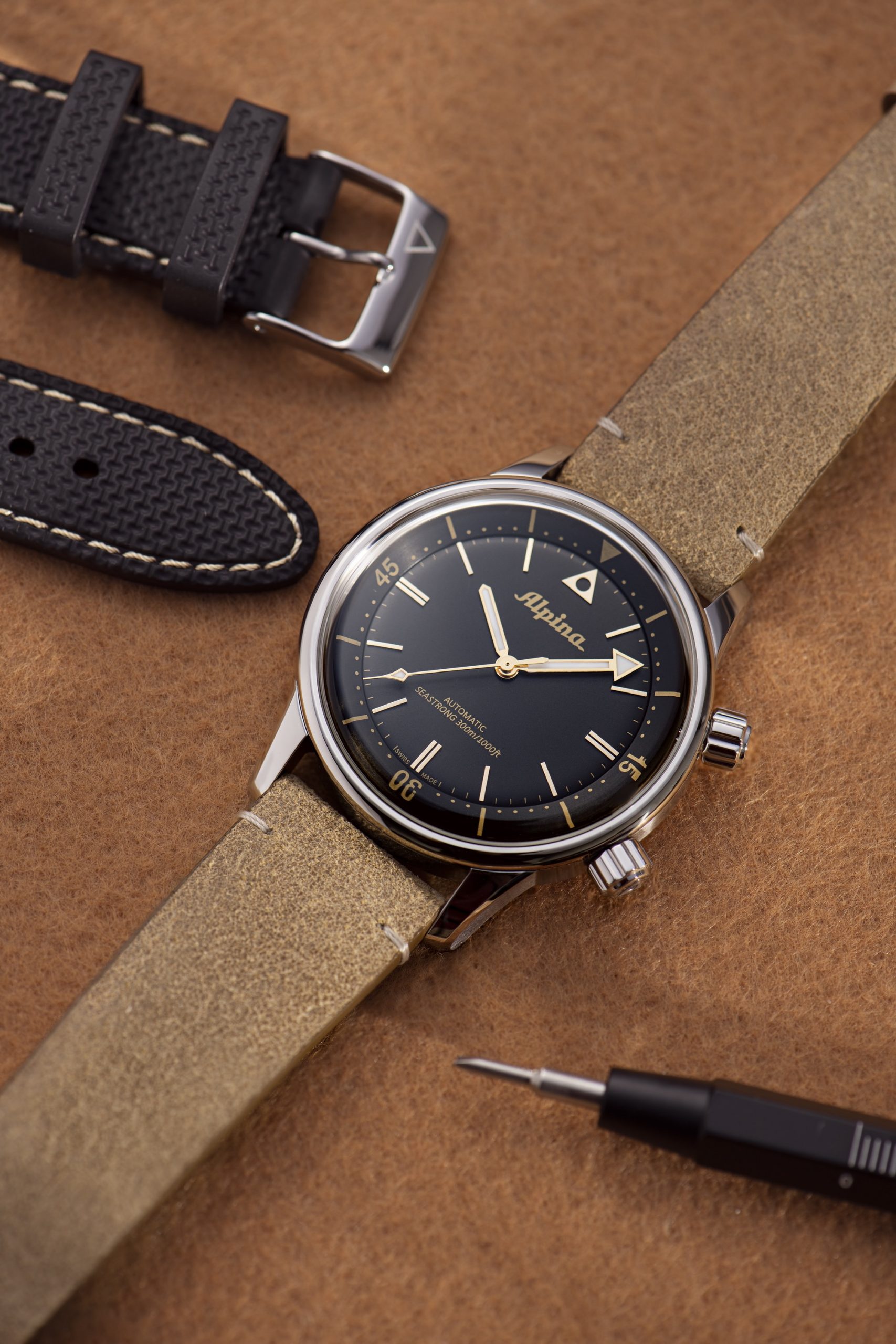Alpina Seastrong Diver 300 Heritage Black - View 3