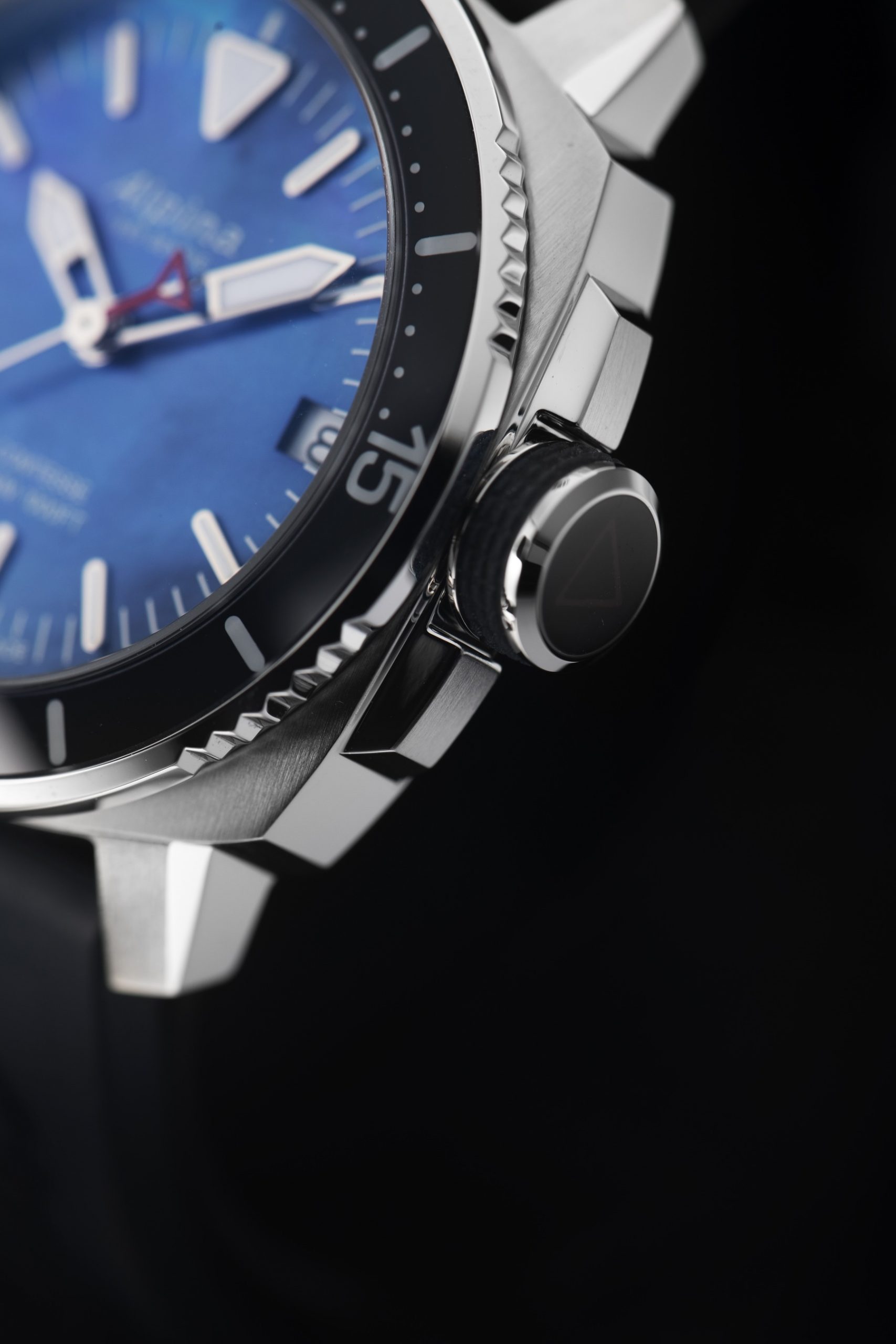 Alpina Seastrong Diver Comtesse Quartz - View 2
