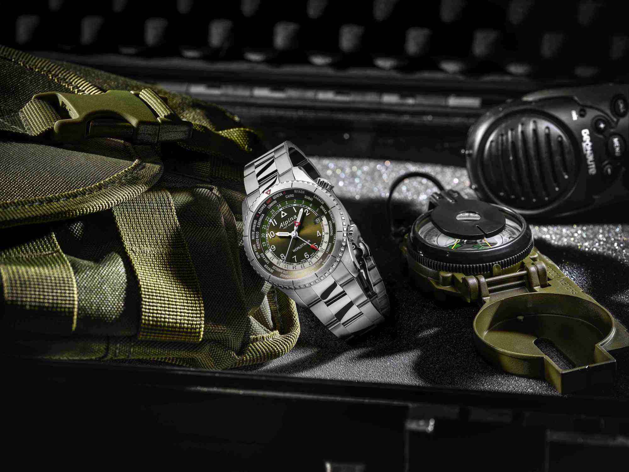Alpina Startimer Pilot Quartz Worldtimer - View 3