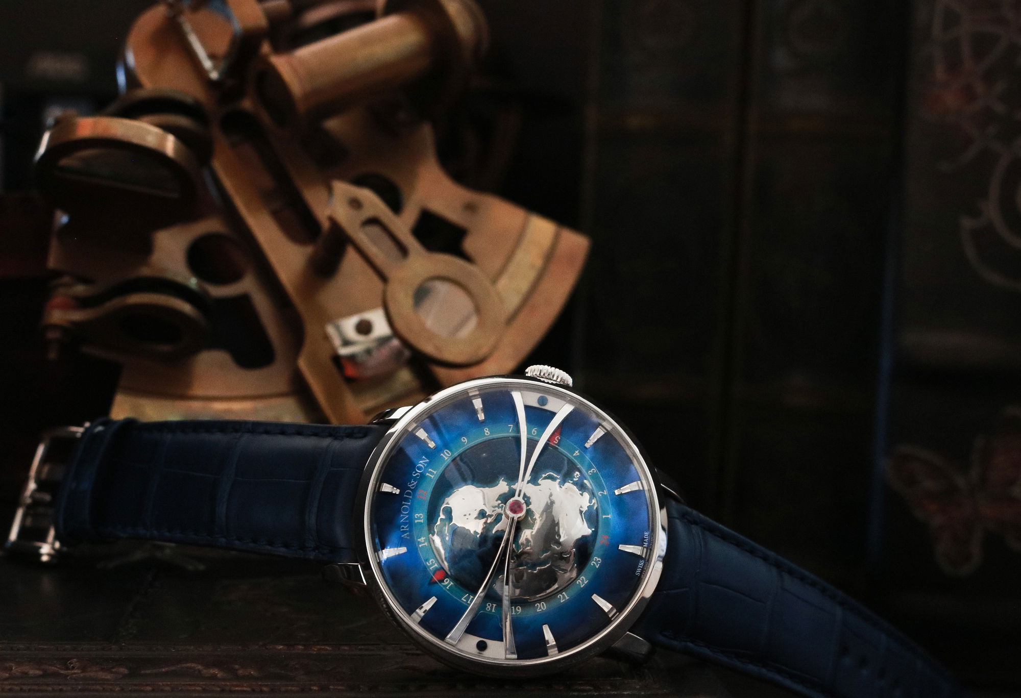 Arnold & Son Globetrotter Platinum - View 3