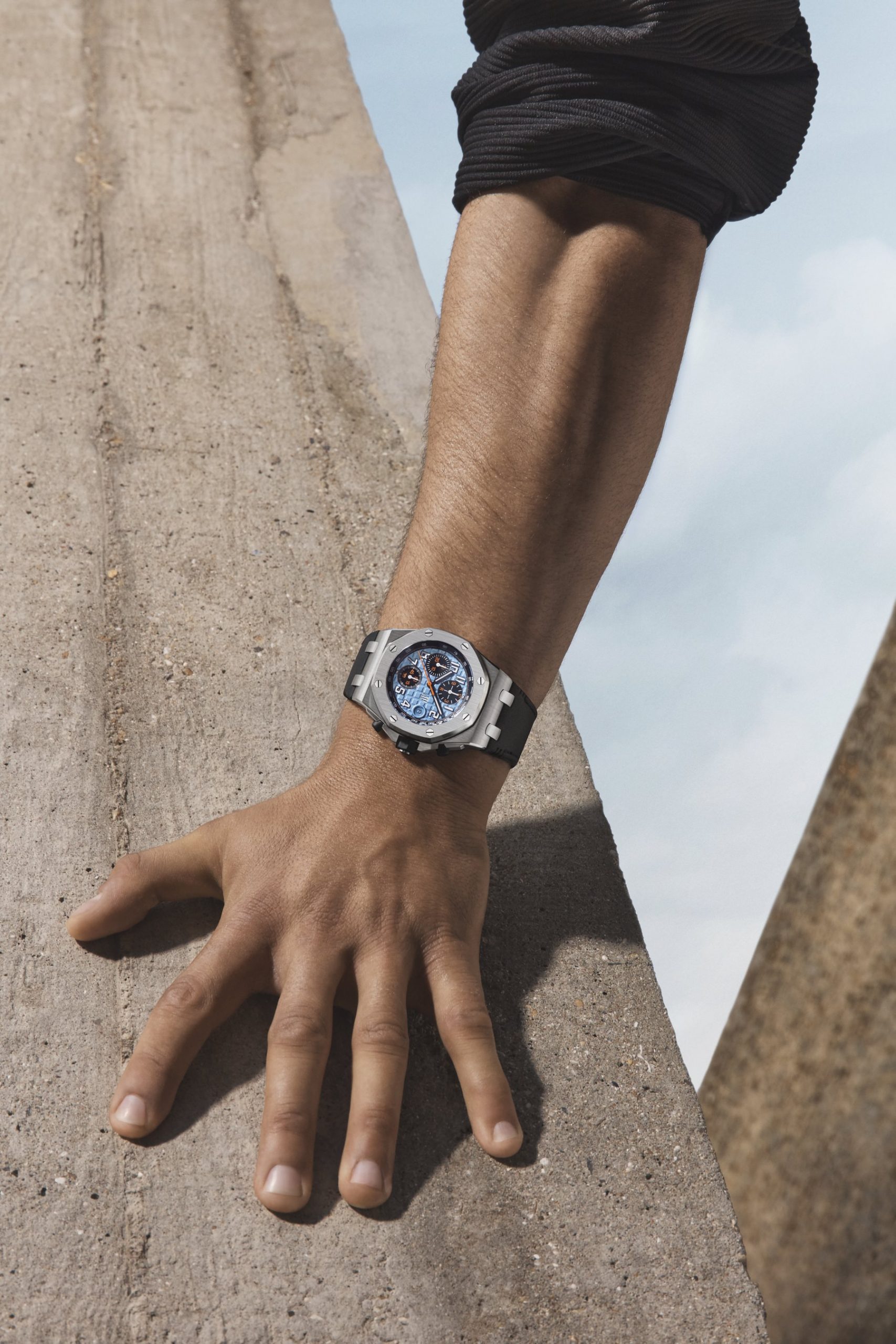 Audemars Piguet Royal Oak Offshore Selfwinding Chronograph - View 2