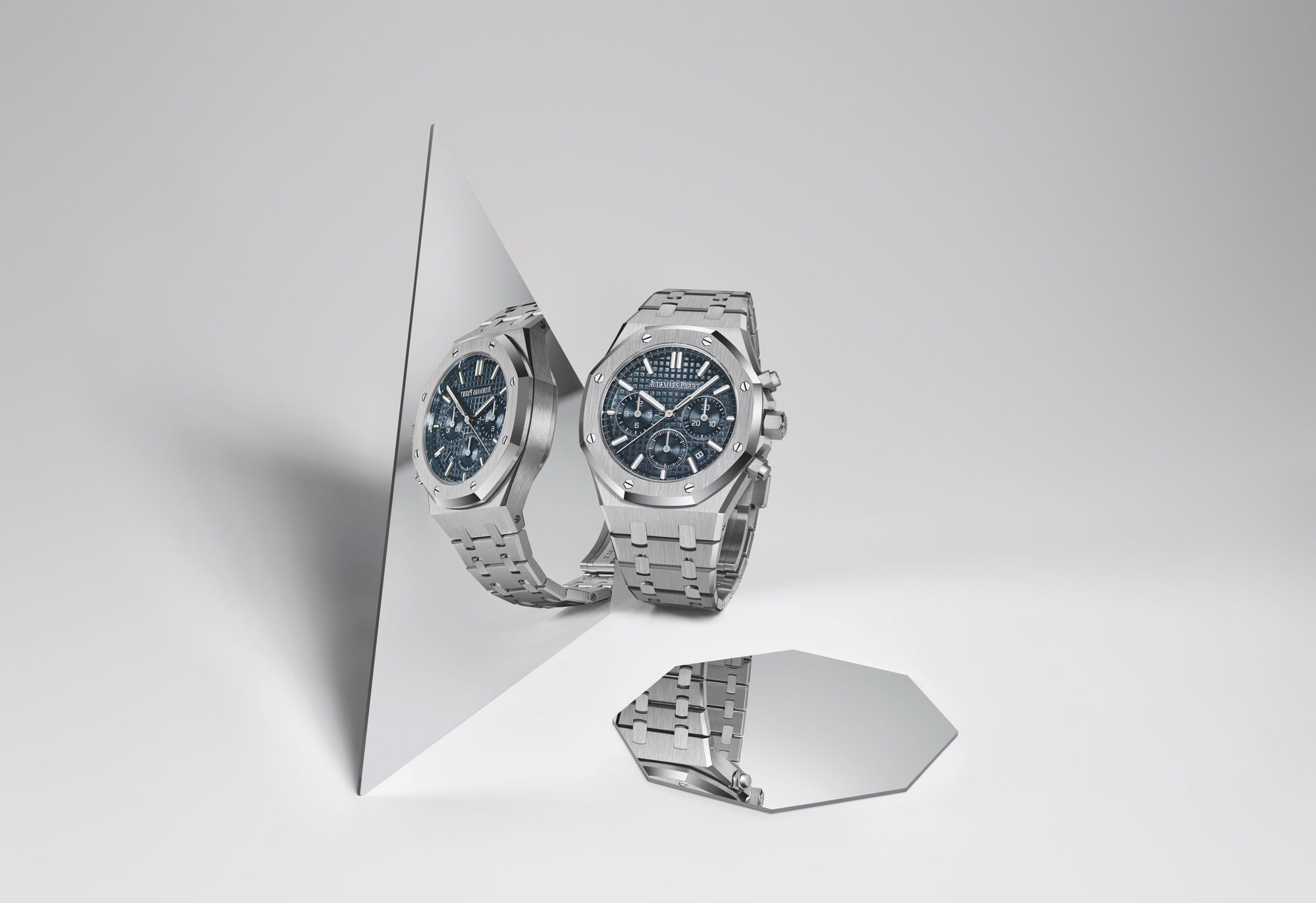 Audemars Piguet Royal Oak Selfwinding Chronograph - View 2