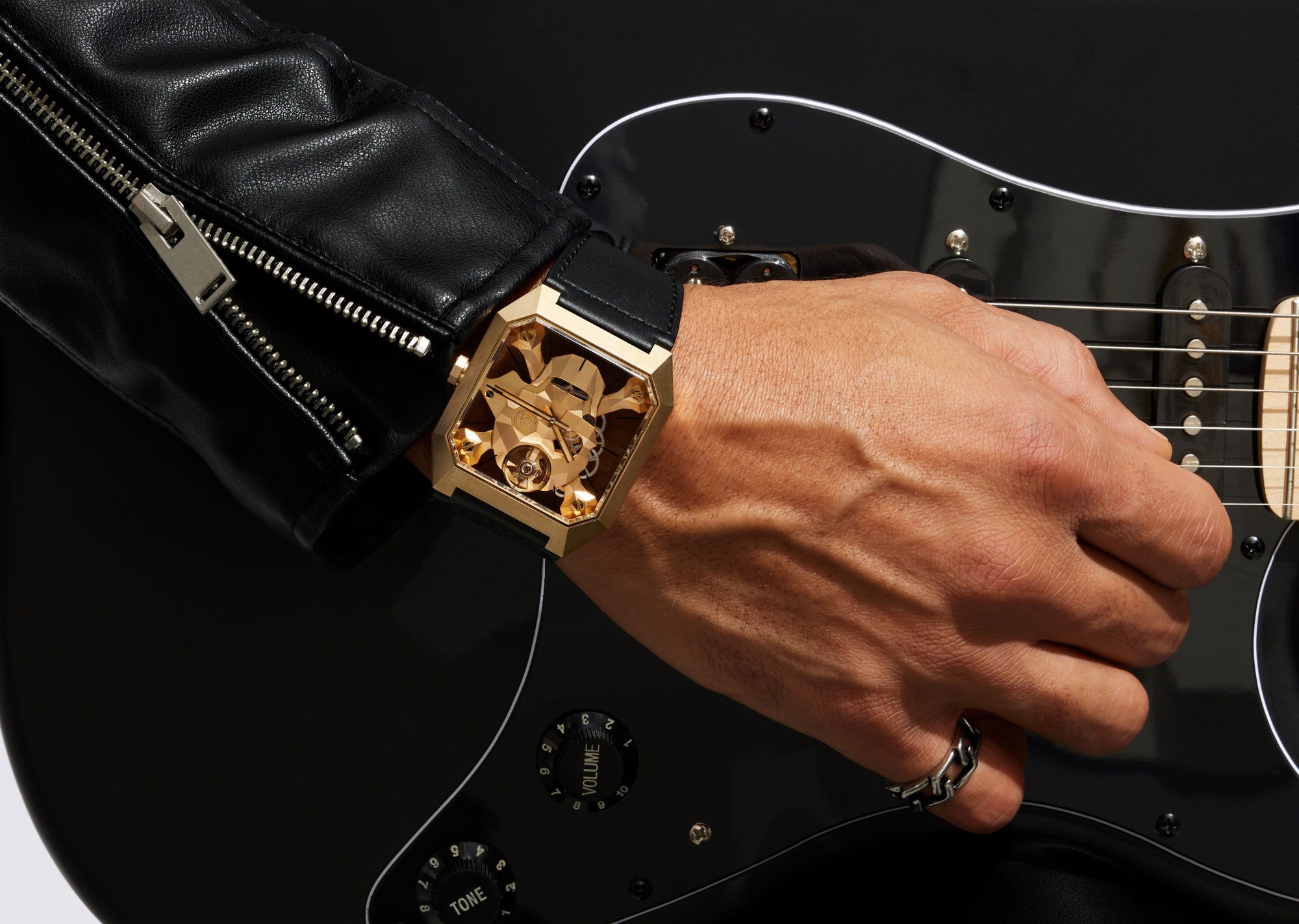Bell & Ross BR 01 Cyber Skull Bronze - View 3