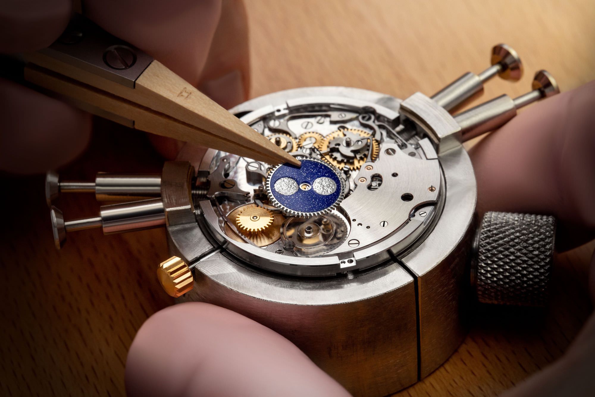 Breguet Classique Quantième Perpétuel 7327 - View 2