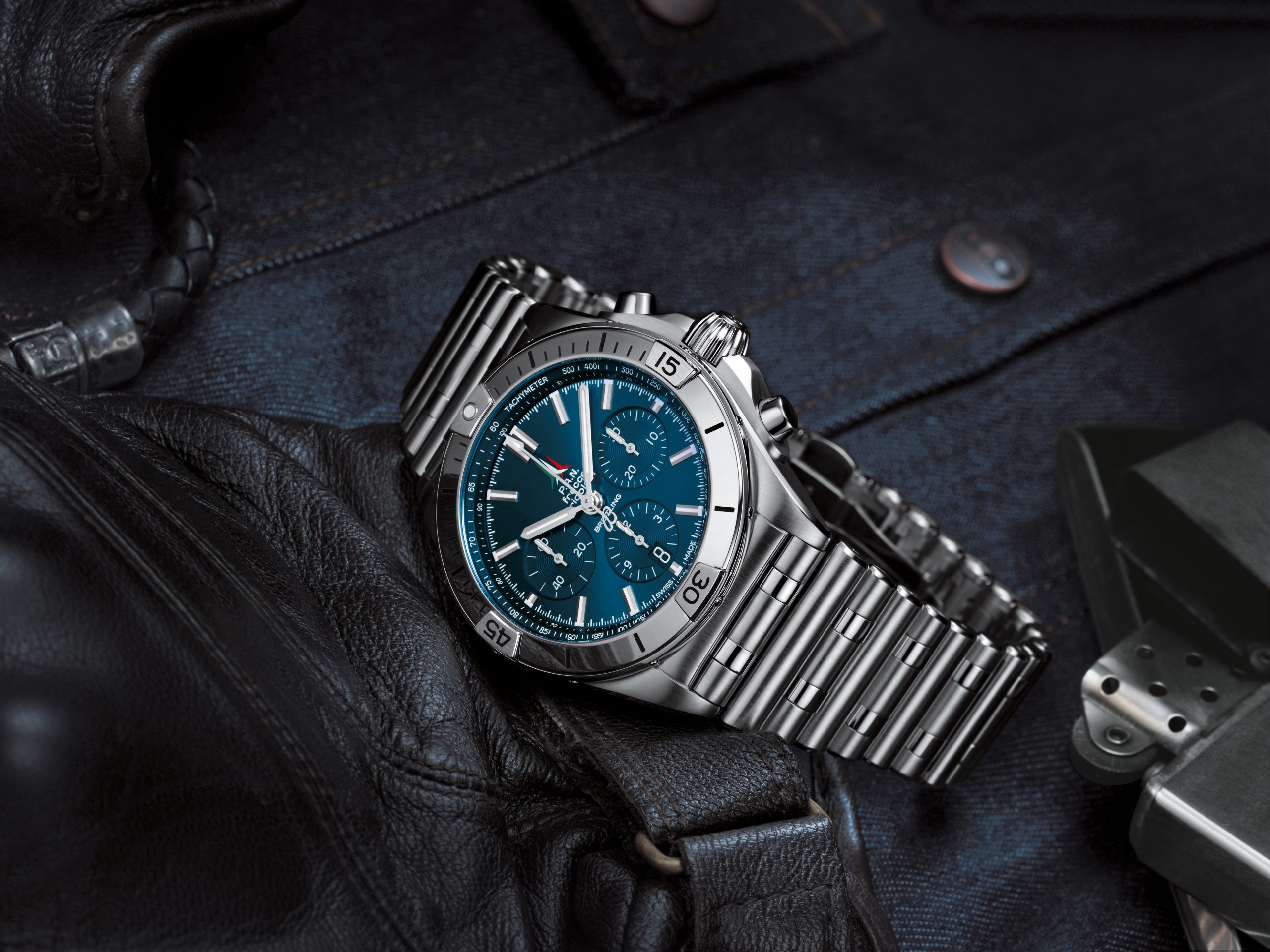 Breitling Chronomat B01 42 Frecce Tricolori Limited Edition - View 3