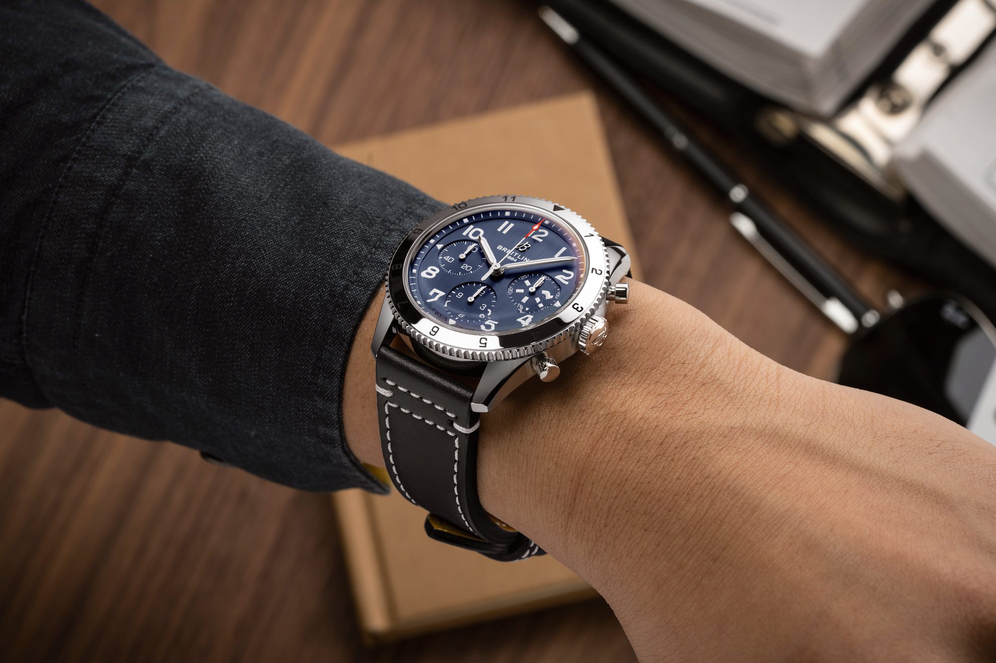 Breitling Classic AVI Chronograph 42 Curtiss Warhawk - View 3