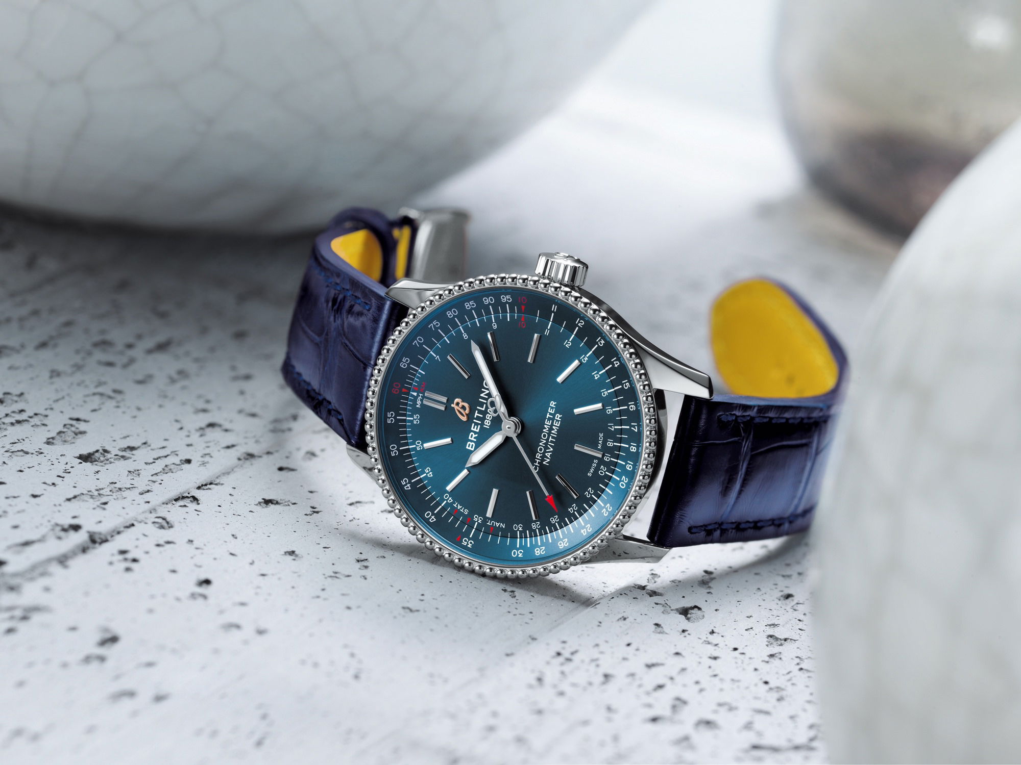 Breitling Navitimer Automatic 35 - View 3