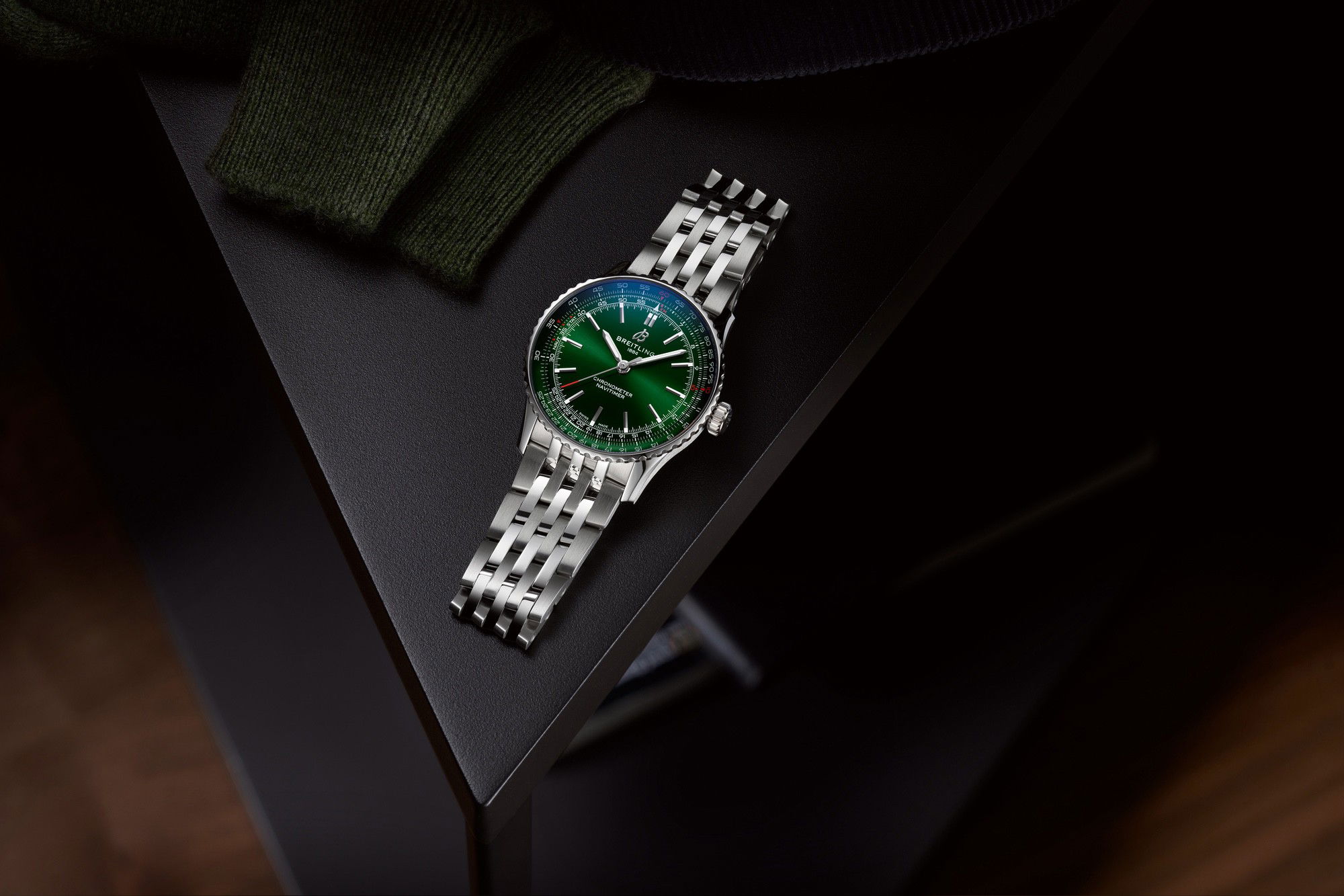 Breitling Navitimer Automatic 41 - View 2