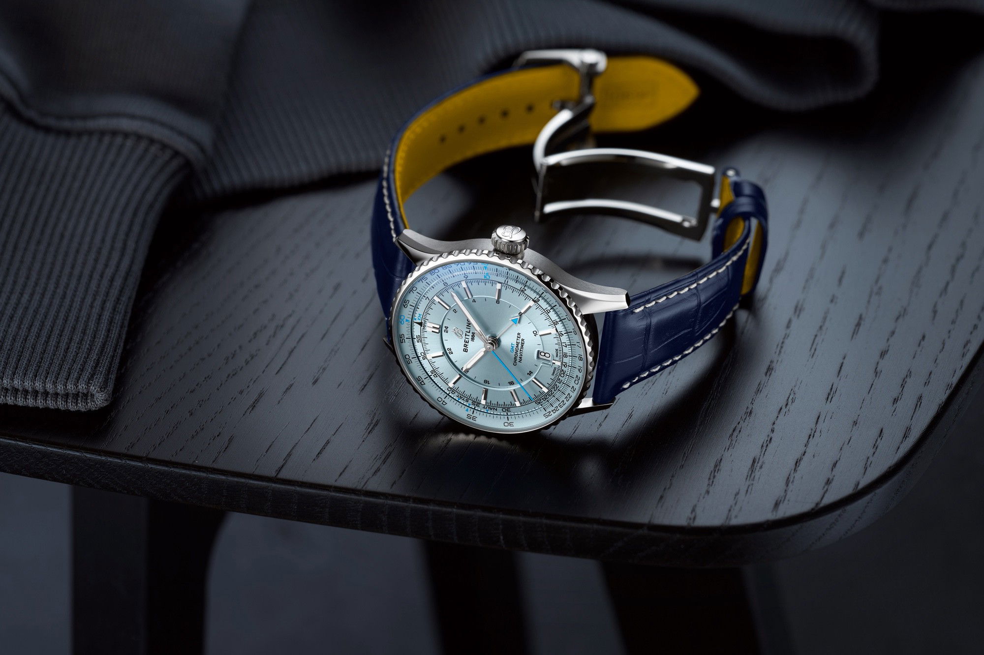 Breitling Navitimer Automatic GMT 41 - View 2