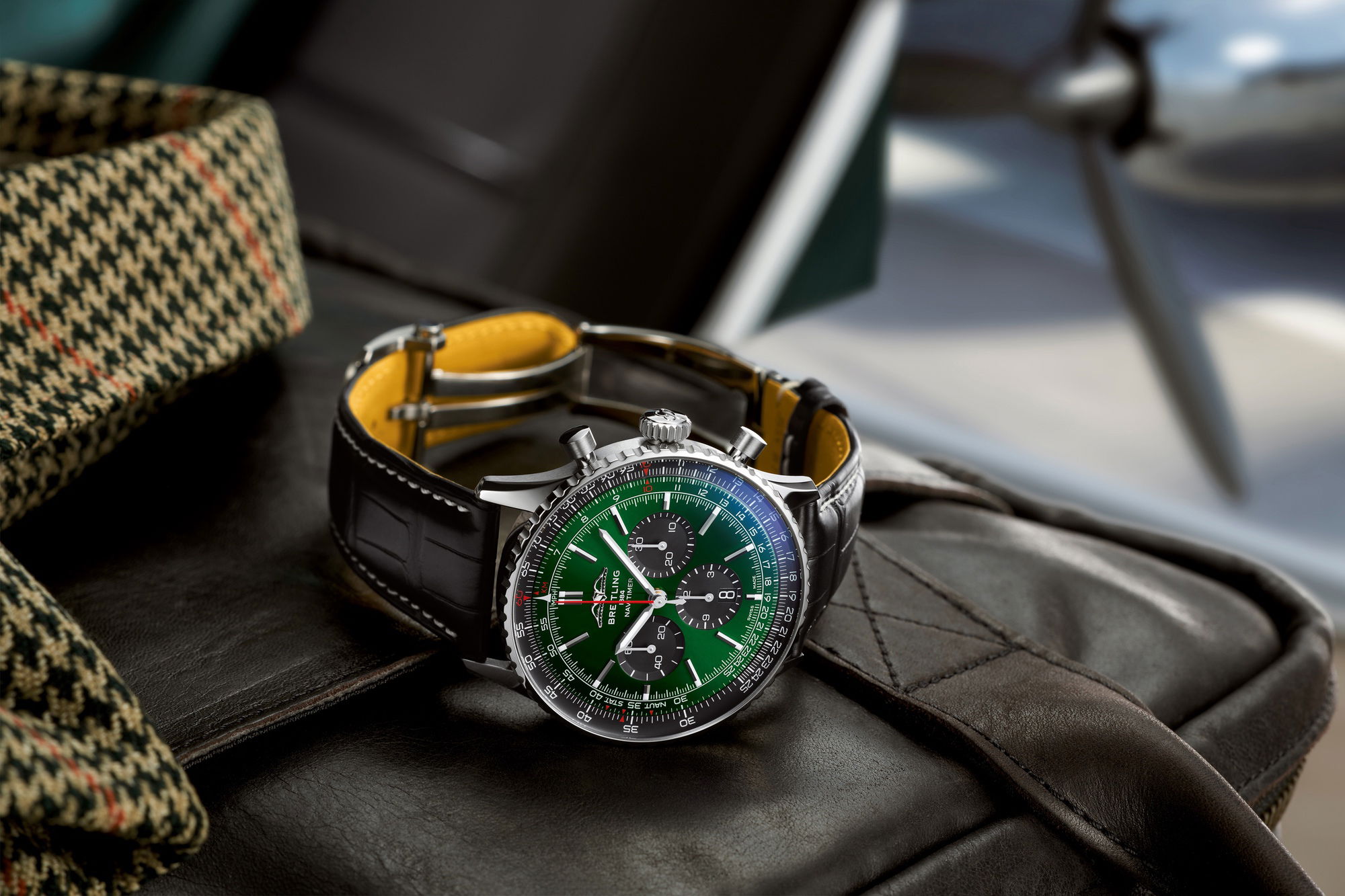 Breitling Navitimer B01 Chronograph 46 - View 3