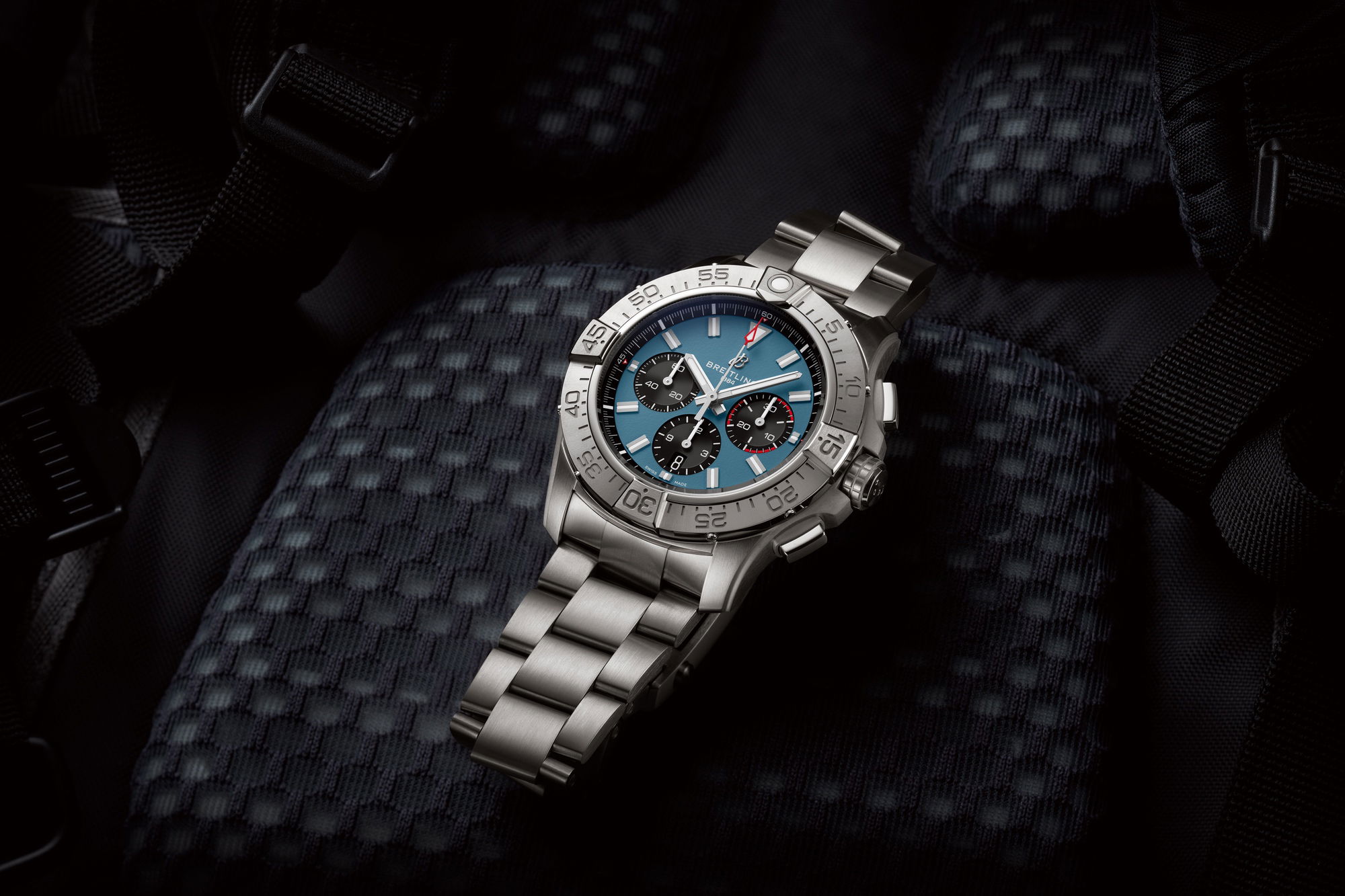 Breitling Super Avenger B01 Chronograph 46 - View 2