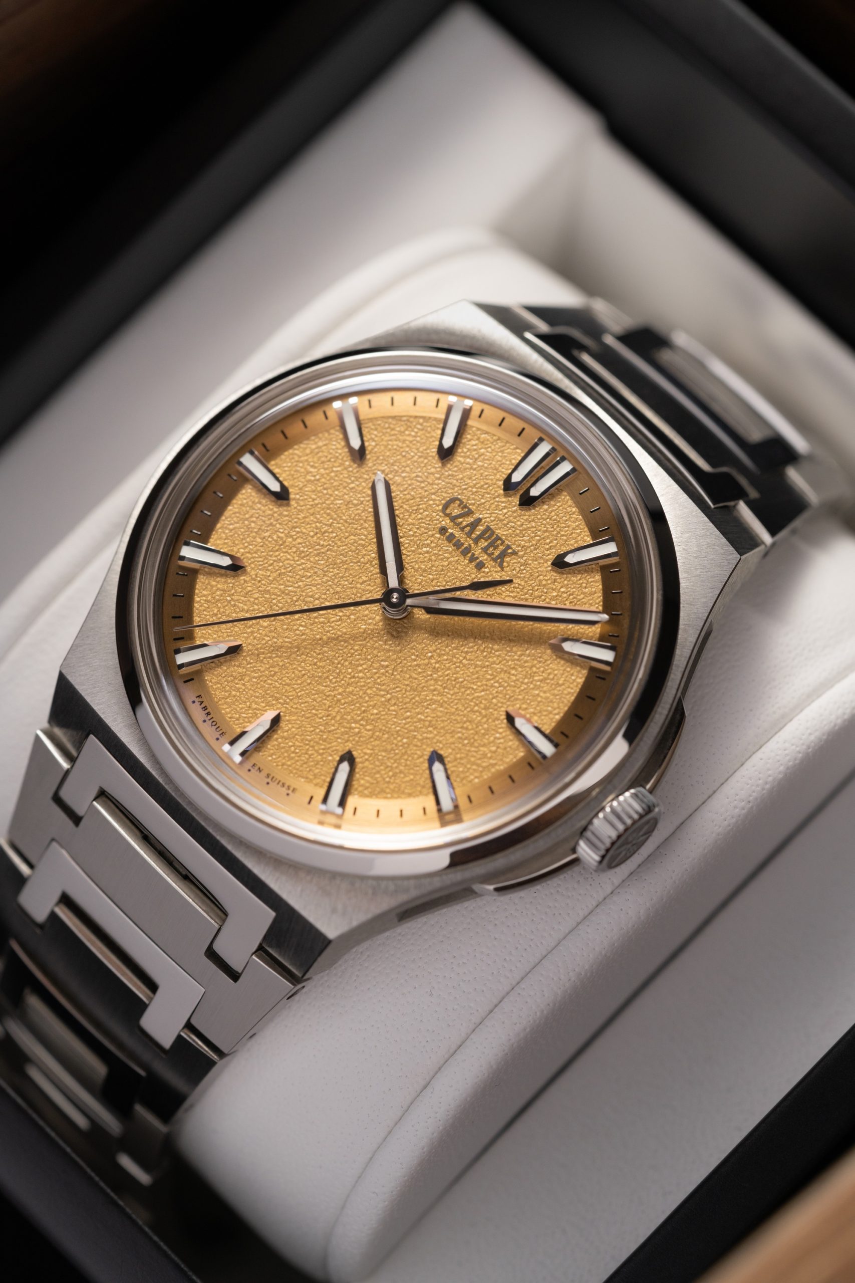 Czapek Antarctique GMT Milano Edition - View 3