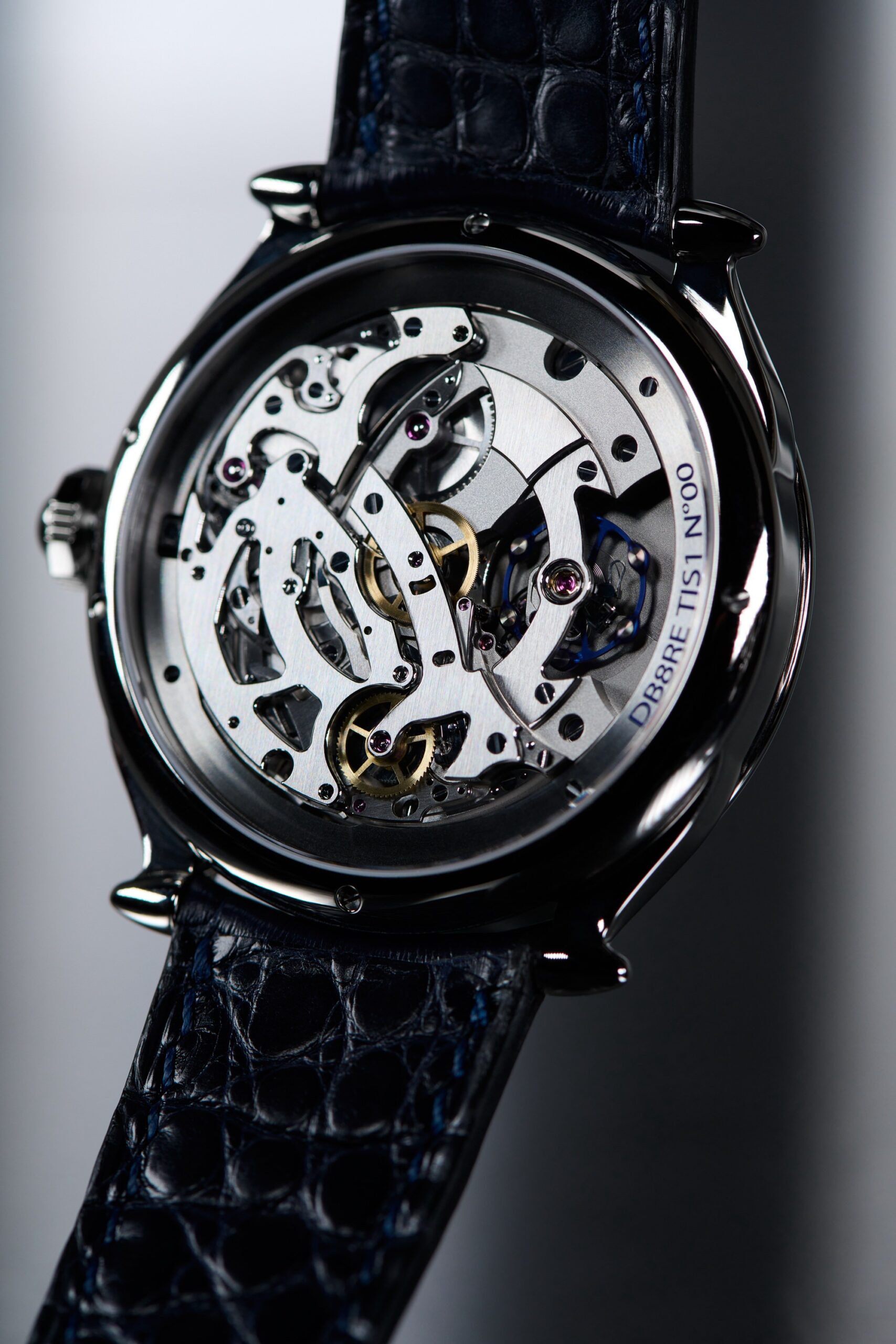 De Bethune DB Eight - View 2