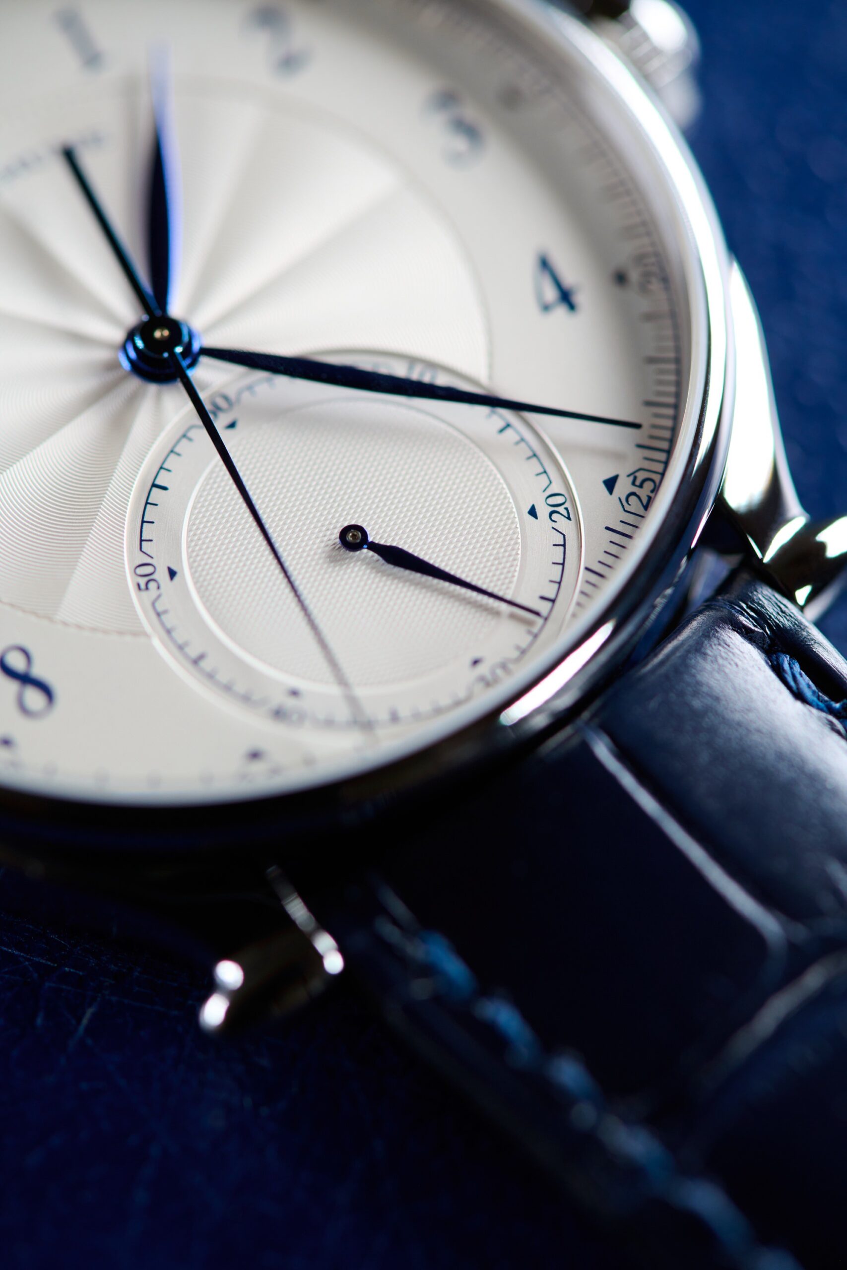 De Bethune DB Eight - View 3