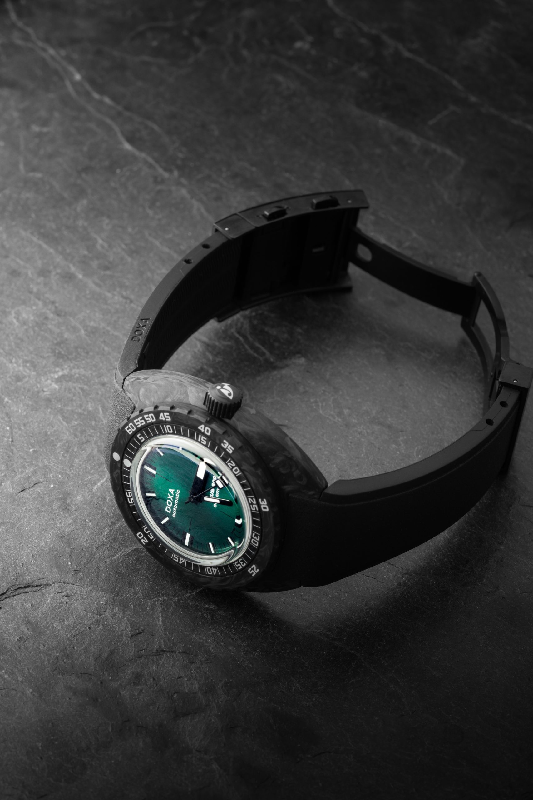 Doxa SUB 300 Carbon Sea Emerald - View 2