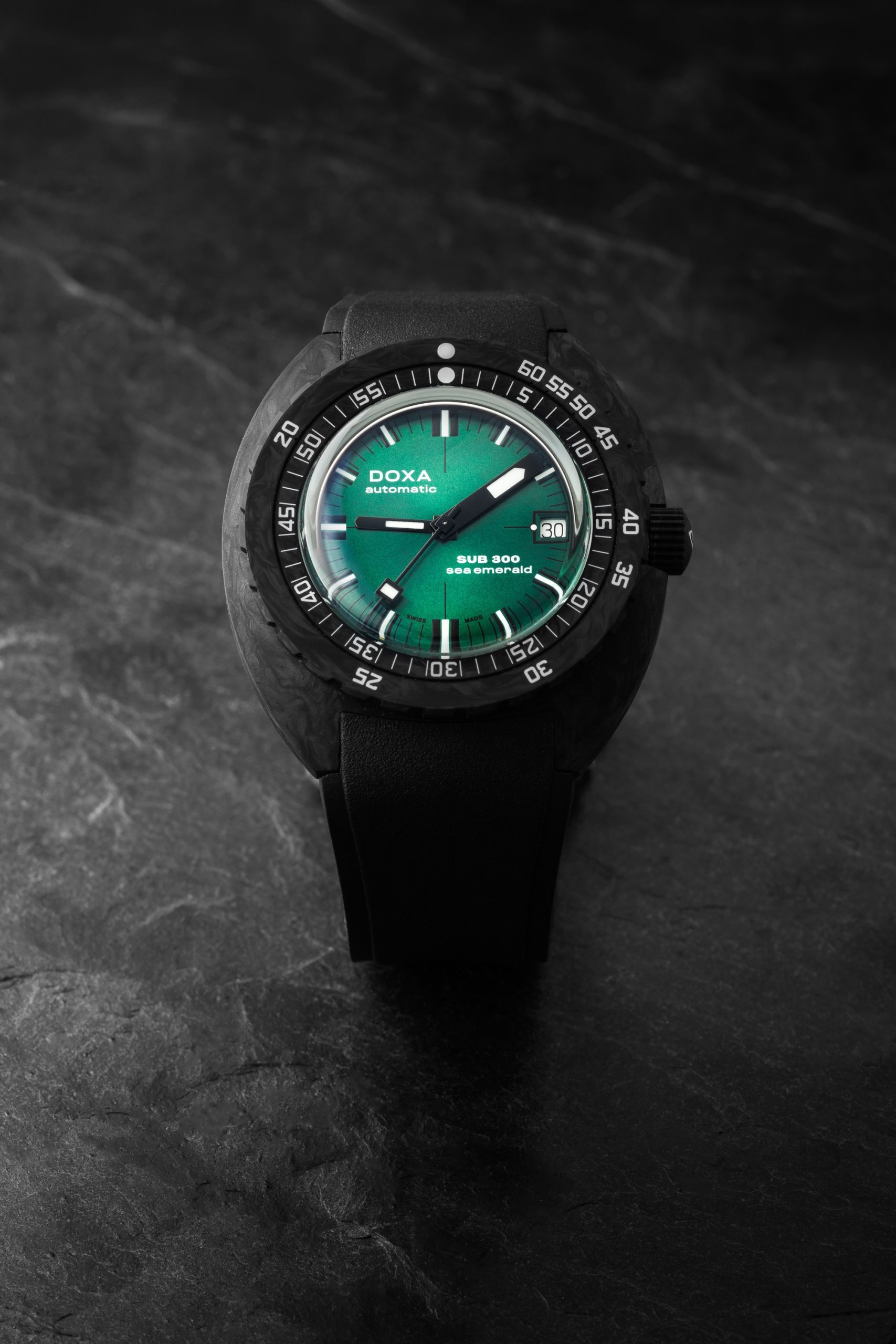 Doxa SUB 300 Carbon Sea Emerald - View 3