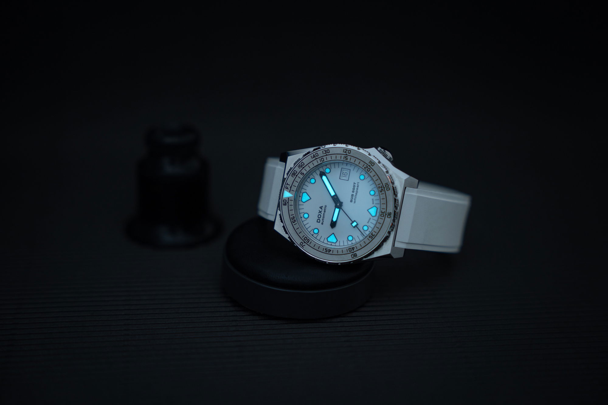 Doxa SUB 600T Whitepearl - View 3