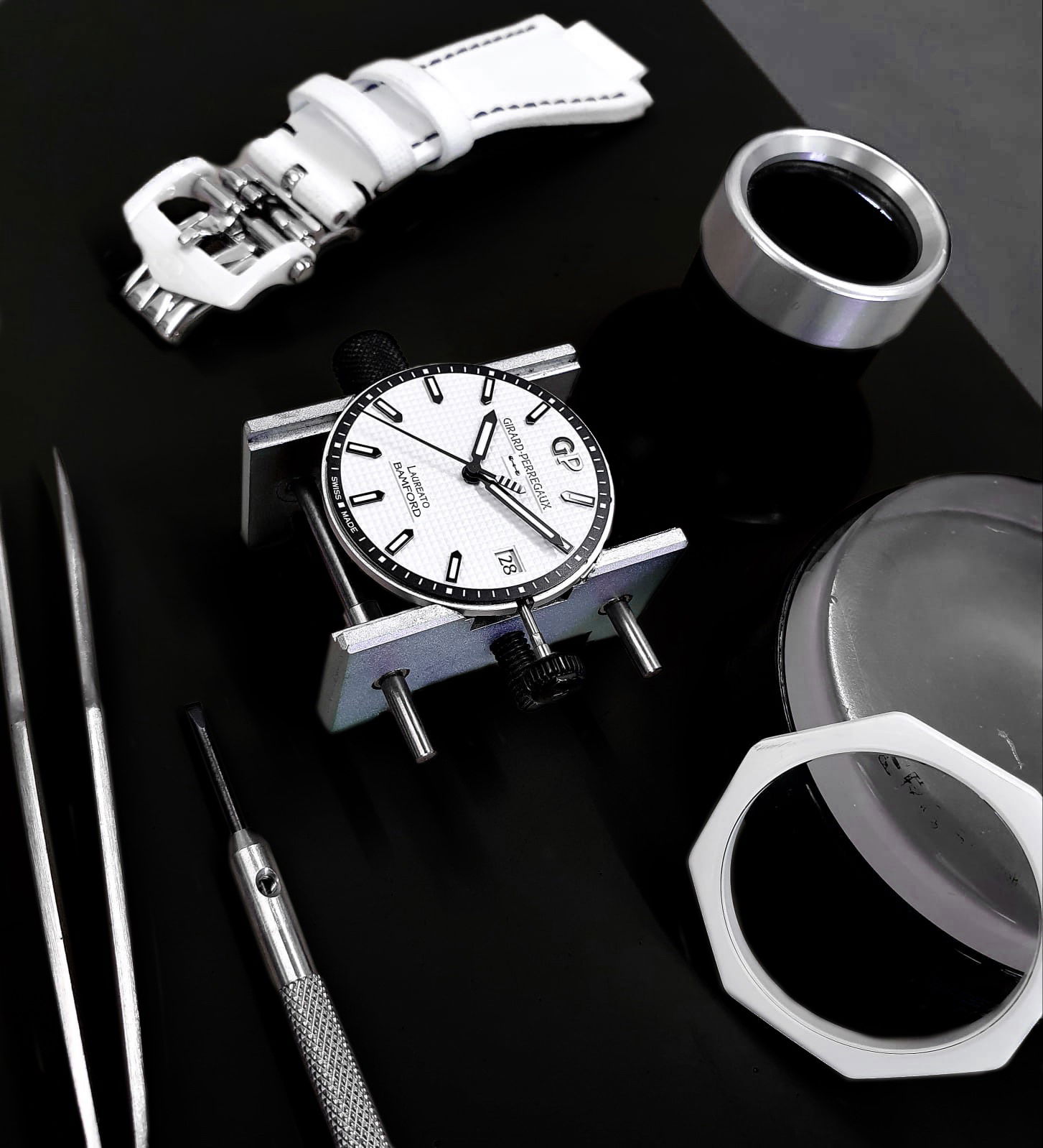 Girard-Perregaux Laureato Ghost - View 2