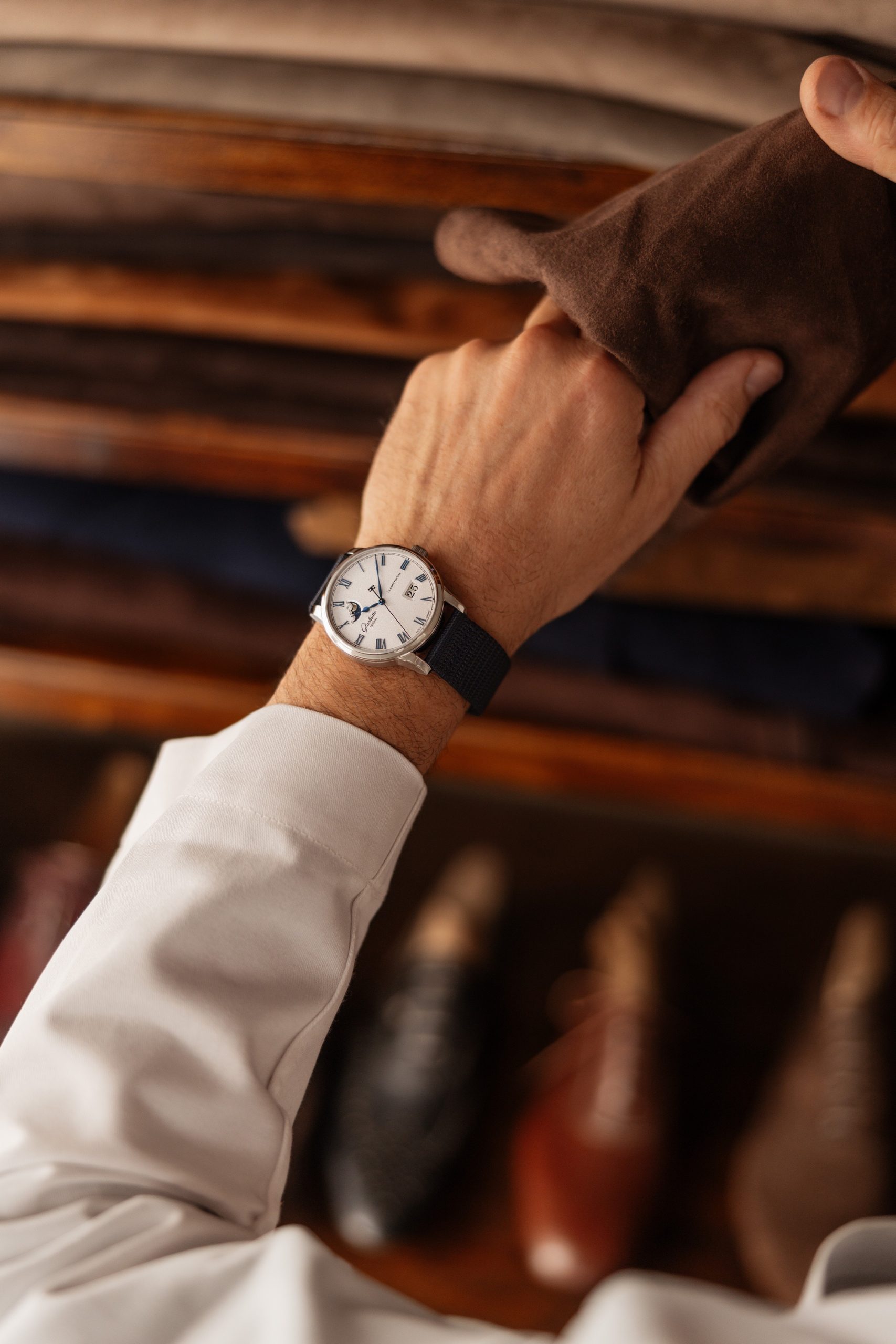 Glashütte Original Senator Excellence Panorama Date Moon Phase Frosted Silver - View 3