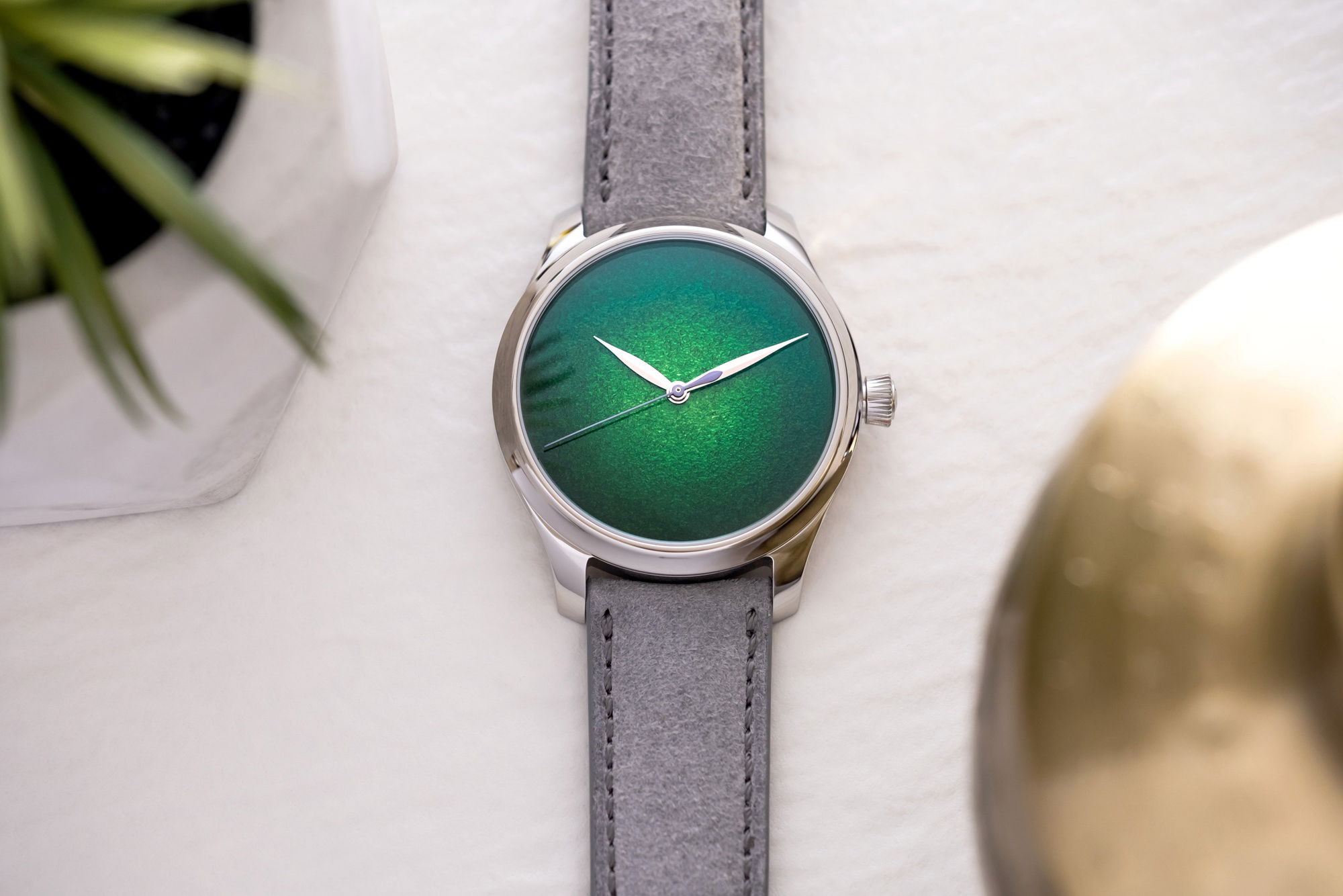 H. Moser & Cie Endeavour Centre Seconds Concept Lime Green - View 2