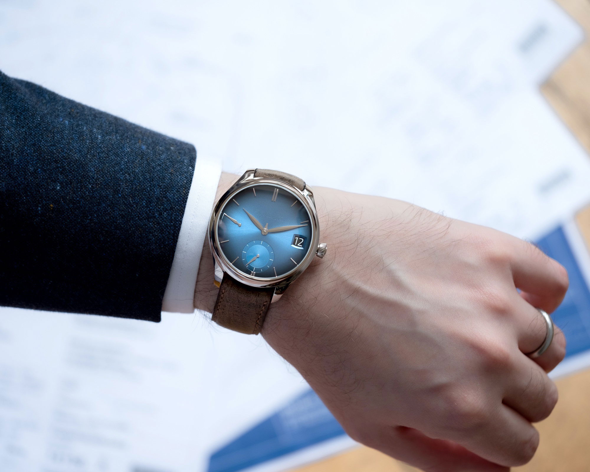 H. Moser & Cie Endeavour Perpetual Calendar Funky Blue - View 2