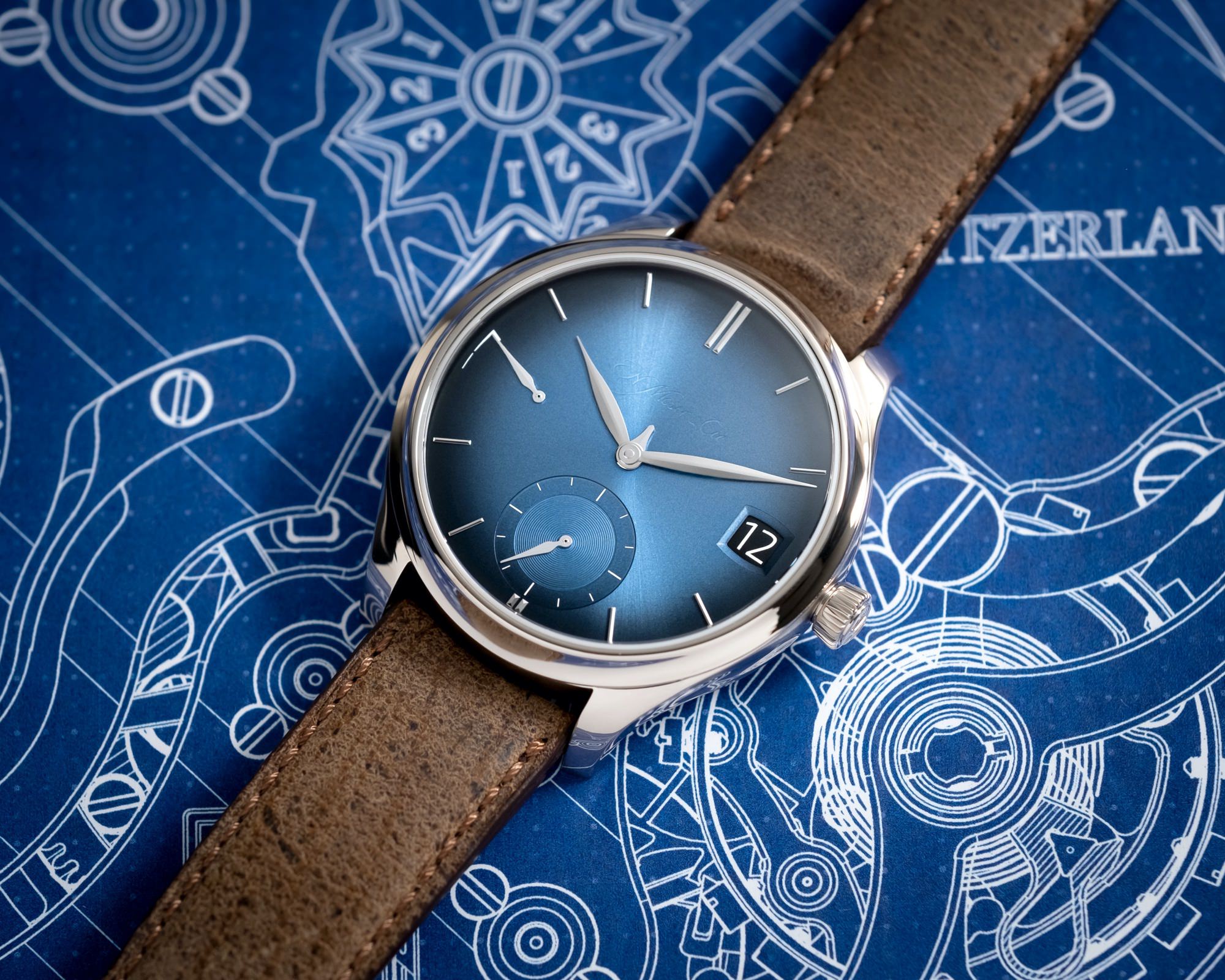 H. Moser & Cie Endeavour Perpetual Calendar Funky Blue - View 3