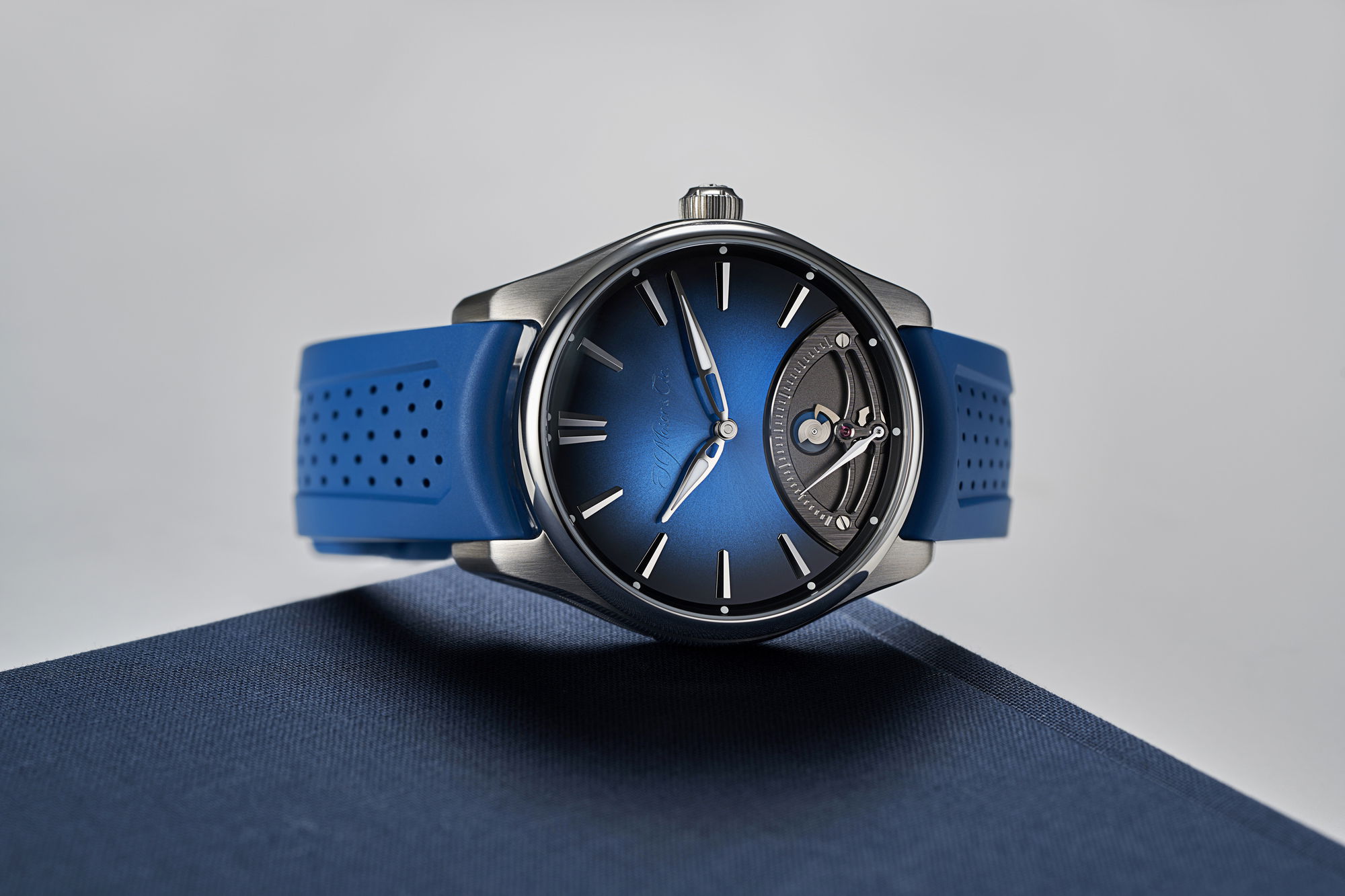 H. Moser & Cie Pioneer Retrograde Seconds - View 3