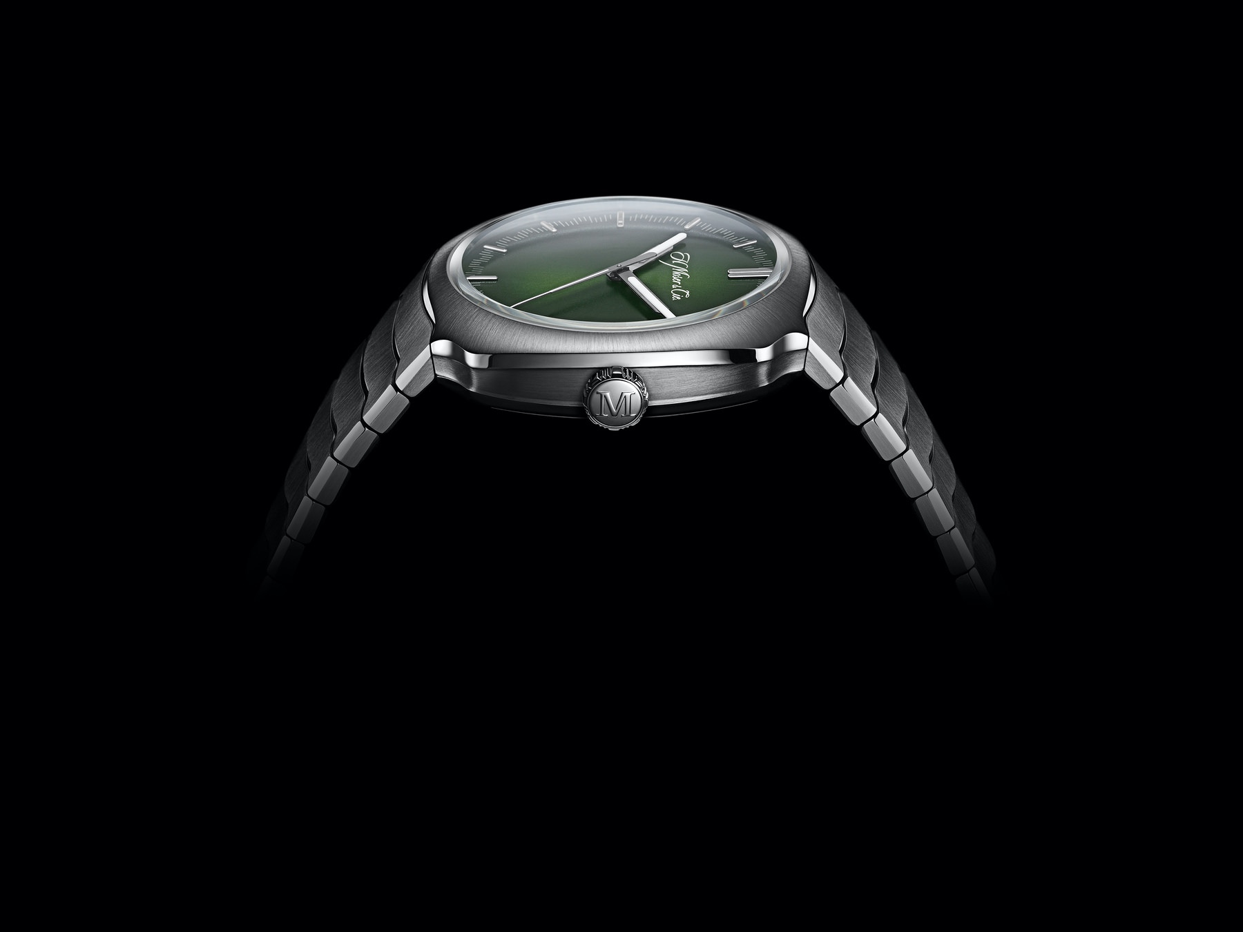 H. Moser & Cie Streamliner Center Seconds - View 3