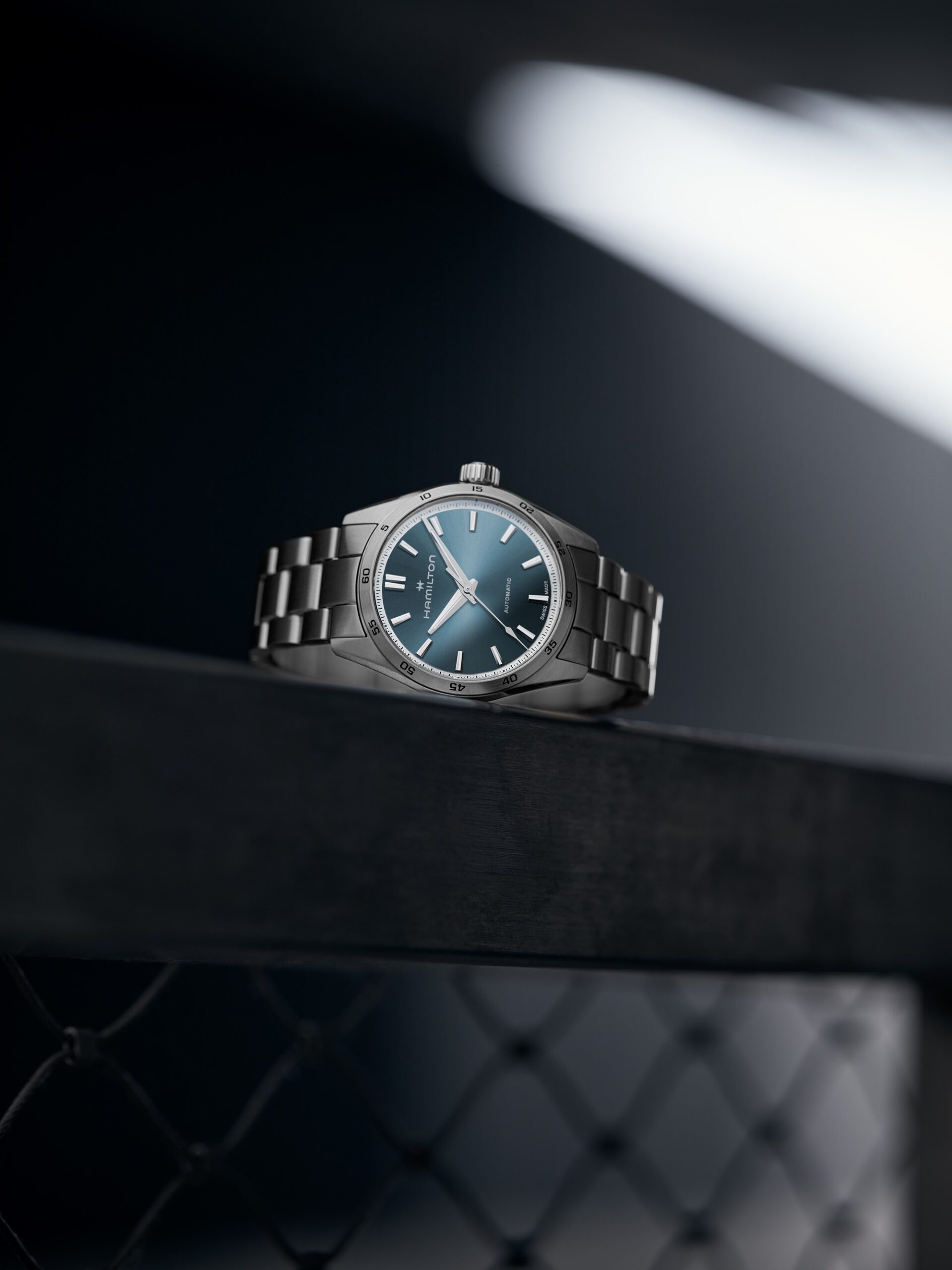 Hamilton Jazzmaster Performer Automatic 34mm - View 2