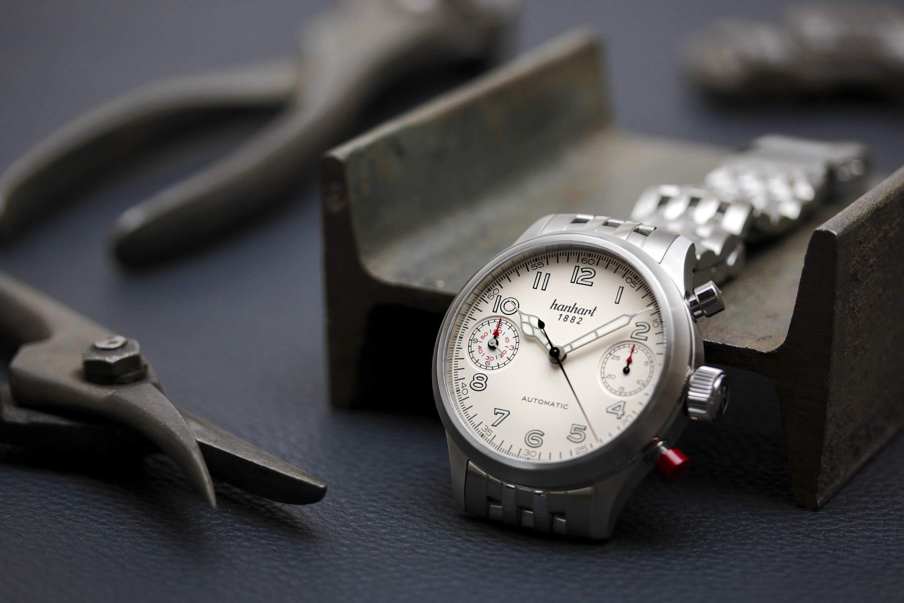 Hanhart PIONEER TwinDicator Off-White, Flat Bezel - View 2