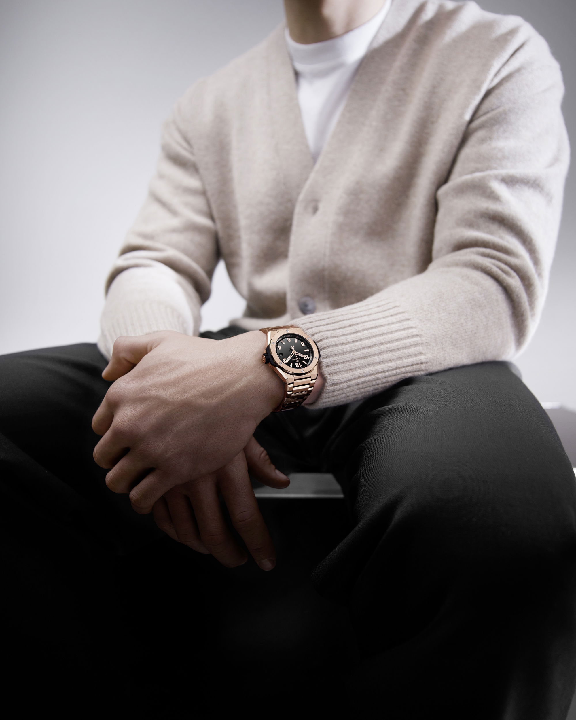 Hublot Big Bang Integrated Time Only King Gold - View 3
