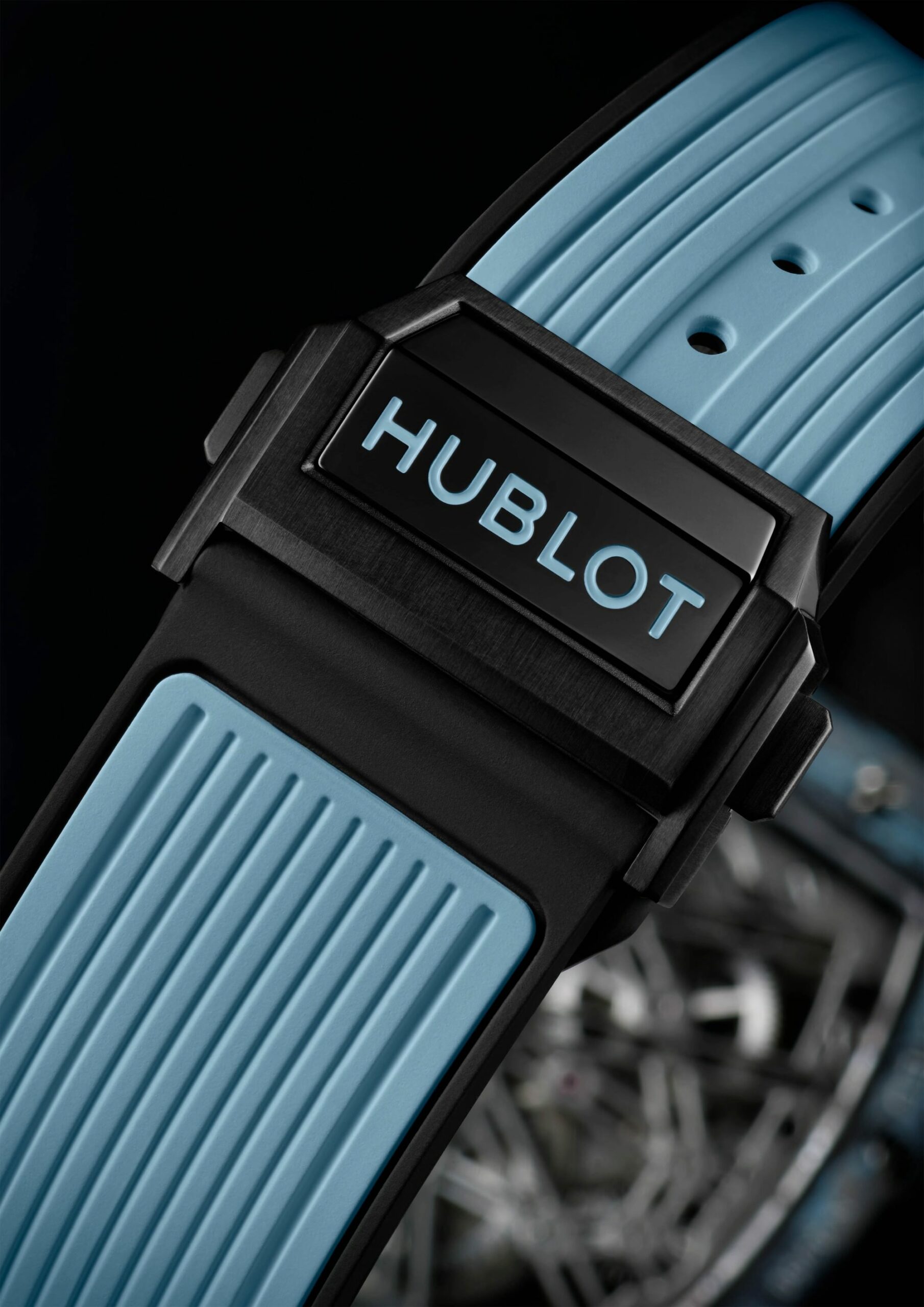 Hublot Spirit of Big Bang 5-Day Power Reserve Carbon Sky Blue - View 3