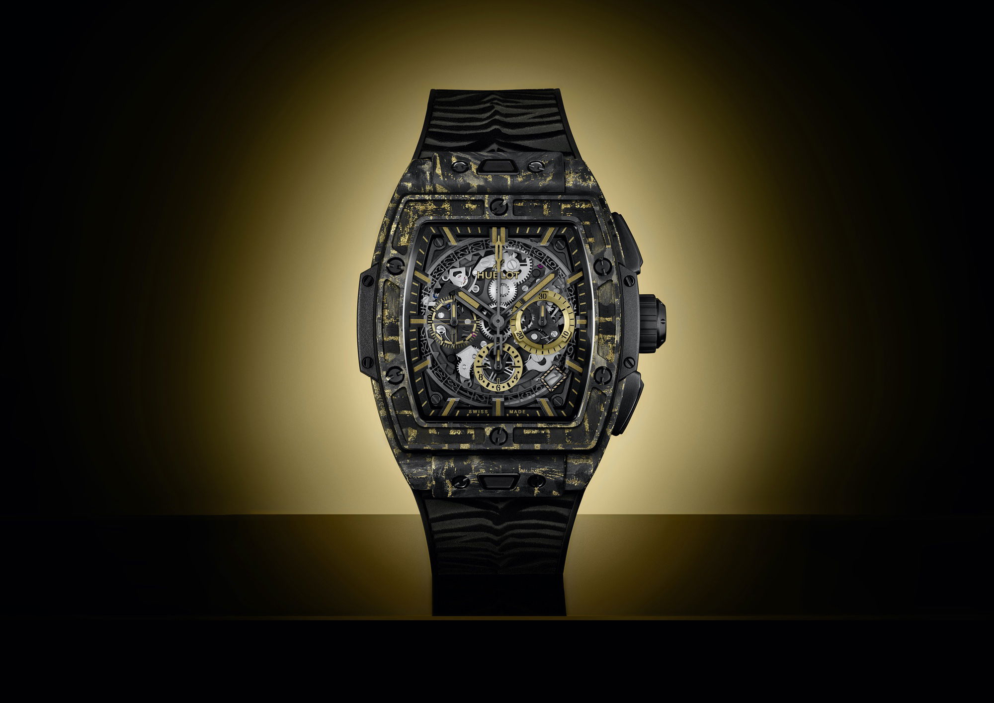 Hublot Spirit of Big Bang Carbon Gold Tiger - View 3