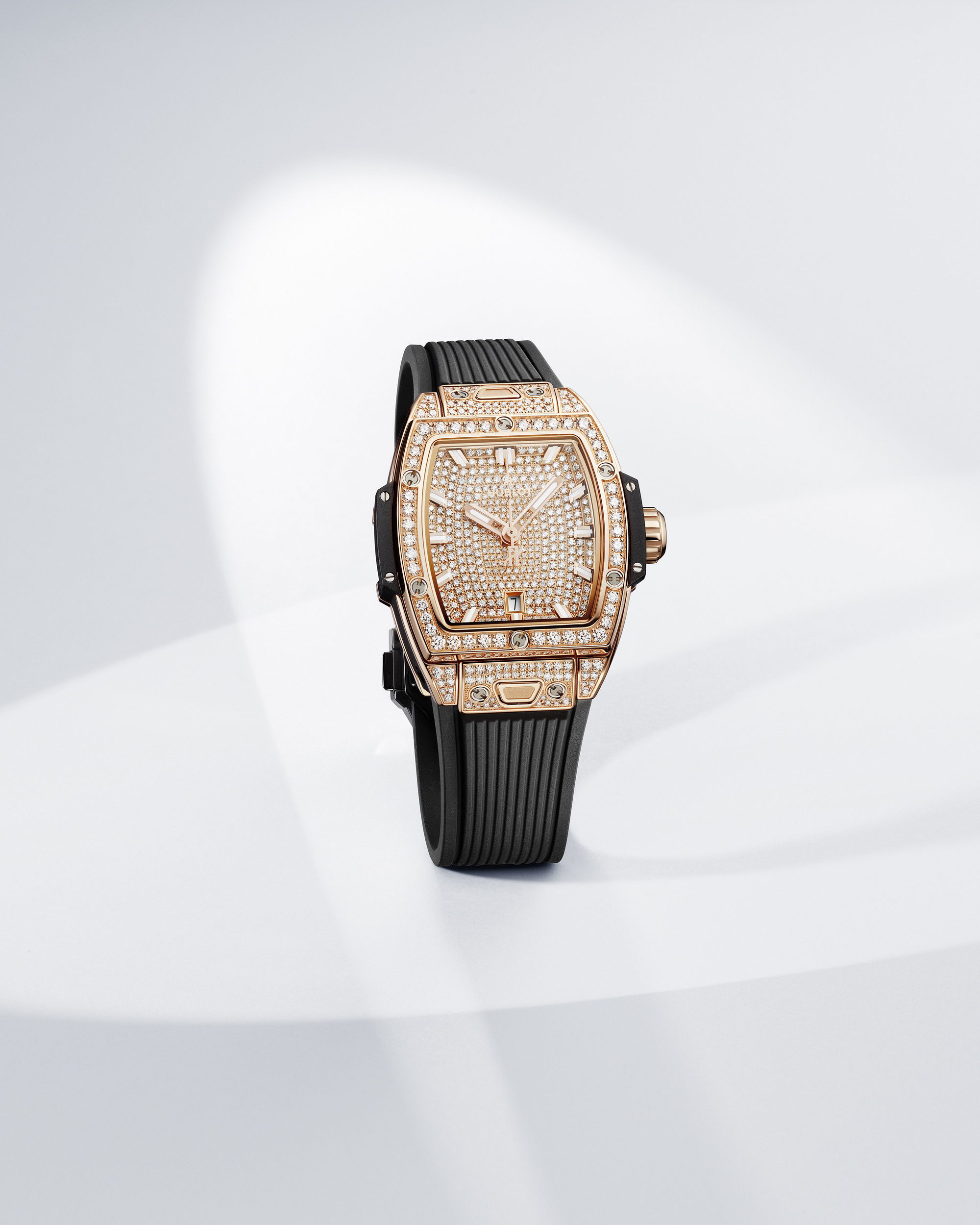 Hublot Spirit of Big Bang King Gold Full Pavé - View 3