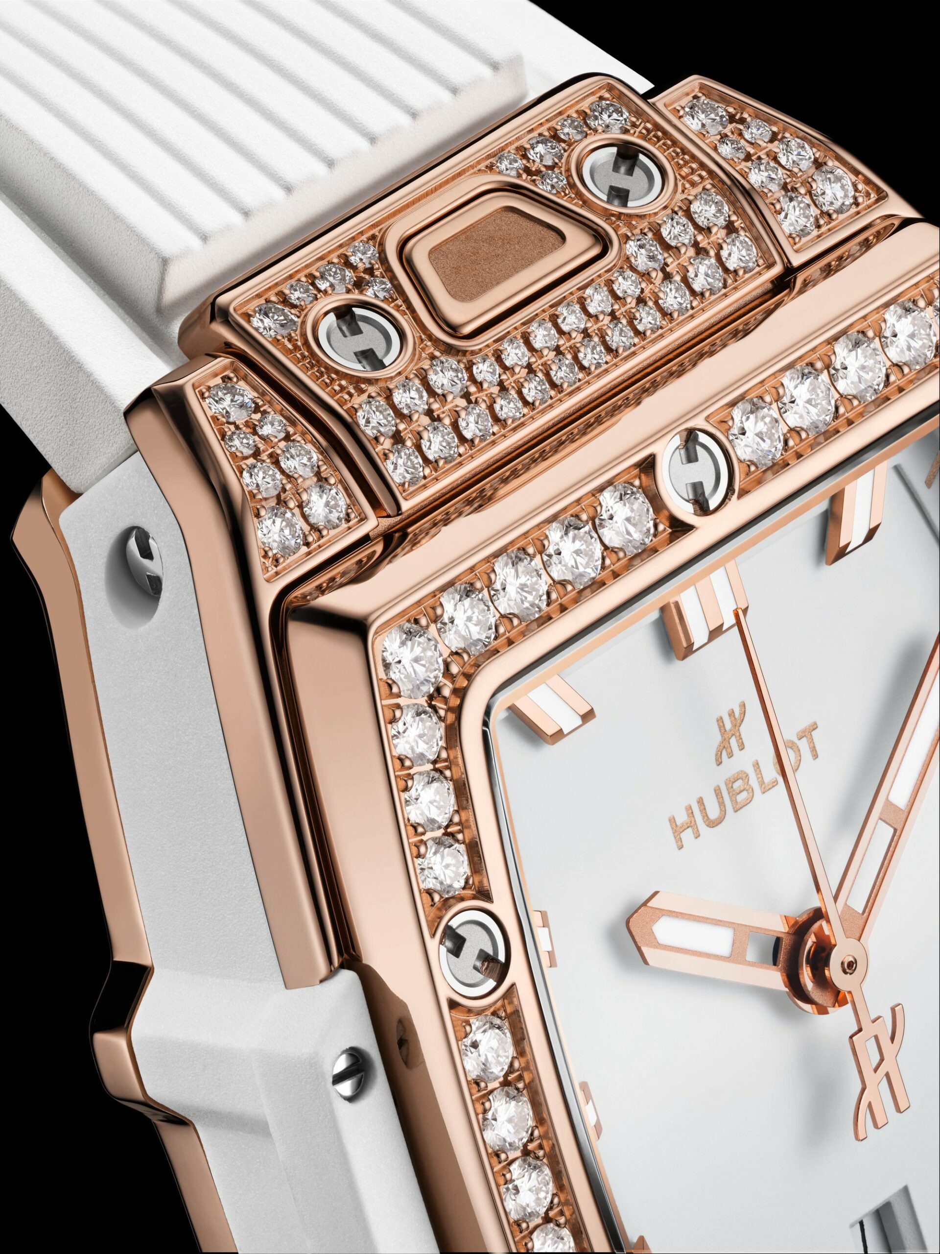Hublot Spirit of Big Bang King Gold White Pavé - View 3