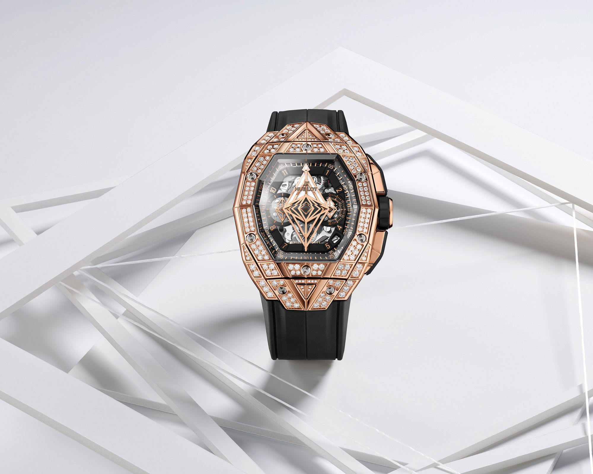 Hublot Spirit of Big Bang Sang Bleu King Gold Pavé - View 3