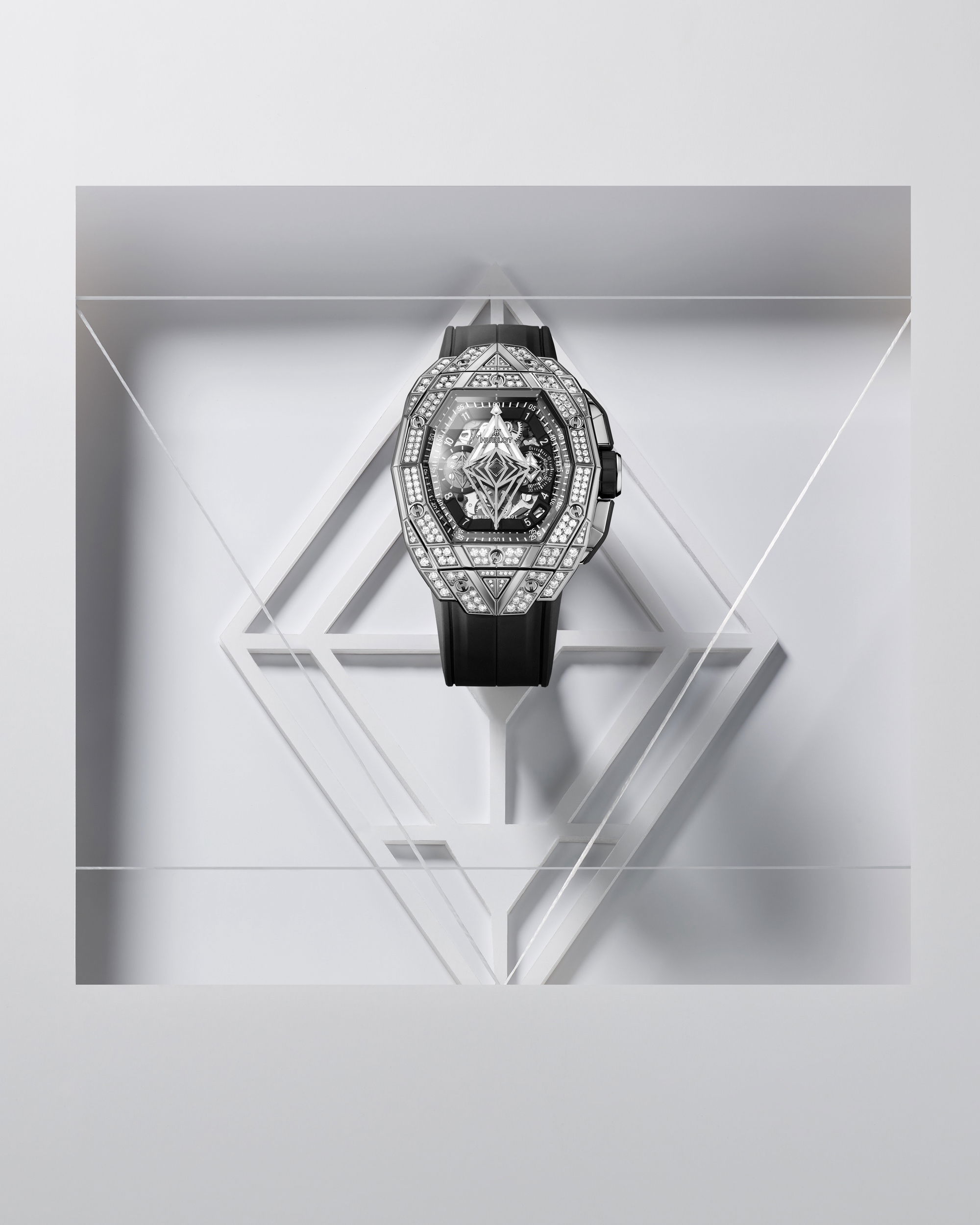 Hublot Spirit of Big Bang Sang Bleu Titanium Pavé - View 3