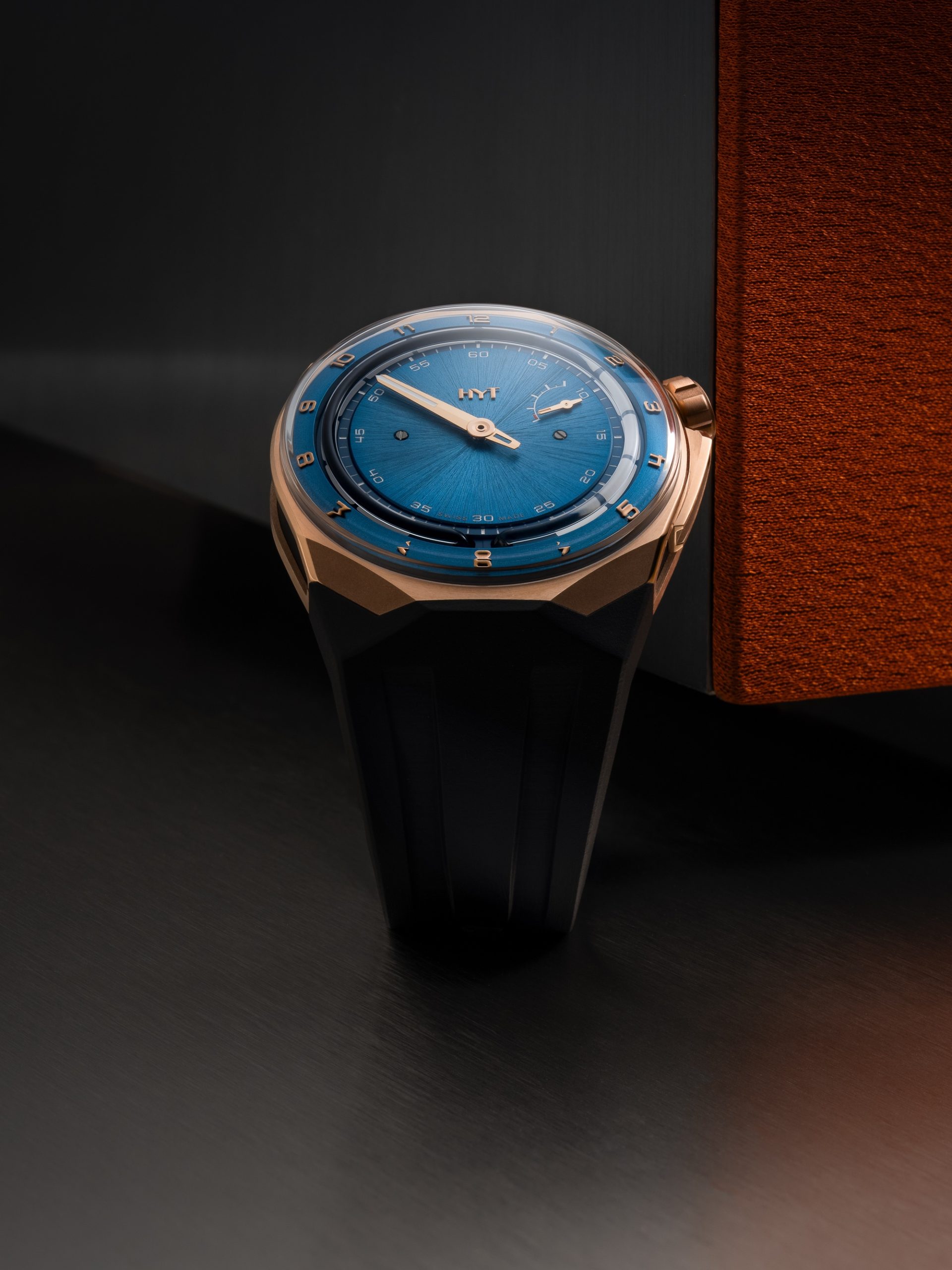 HYT T1 Series 5N Gold Titanium Deep Blue - View 3