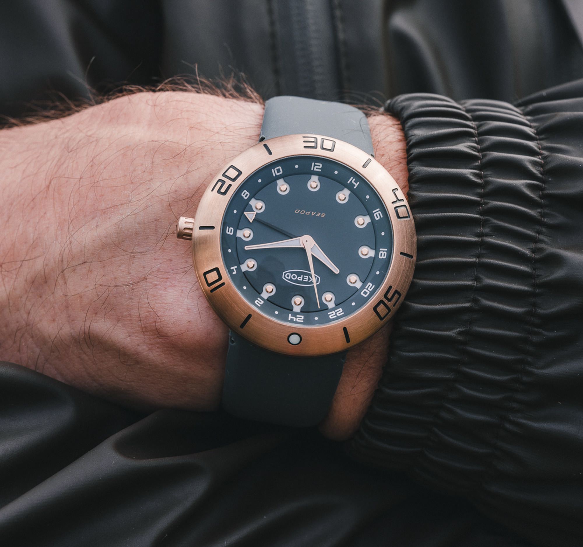 Ikepod Seapod Bronze GMT Sylvia - View 3