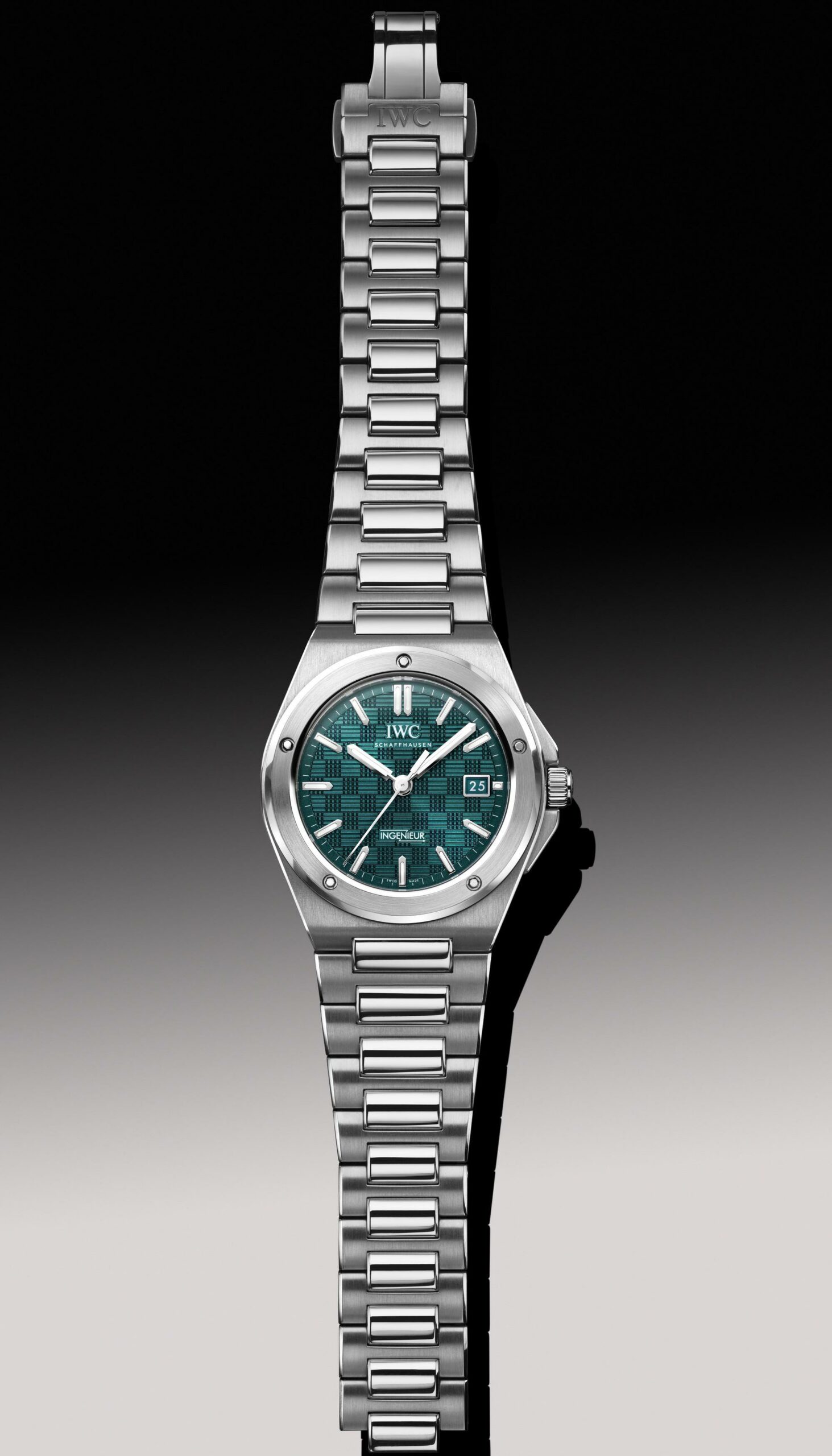 IWC Schaffhausen Ingenieur Automatic 40 - View 3