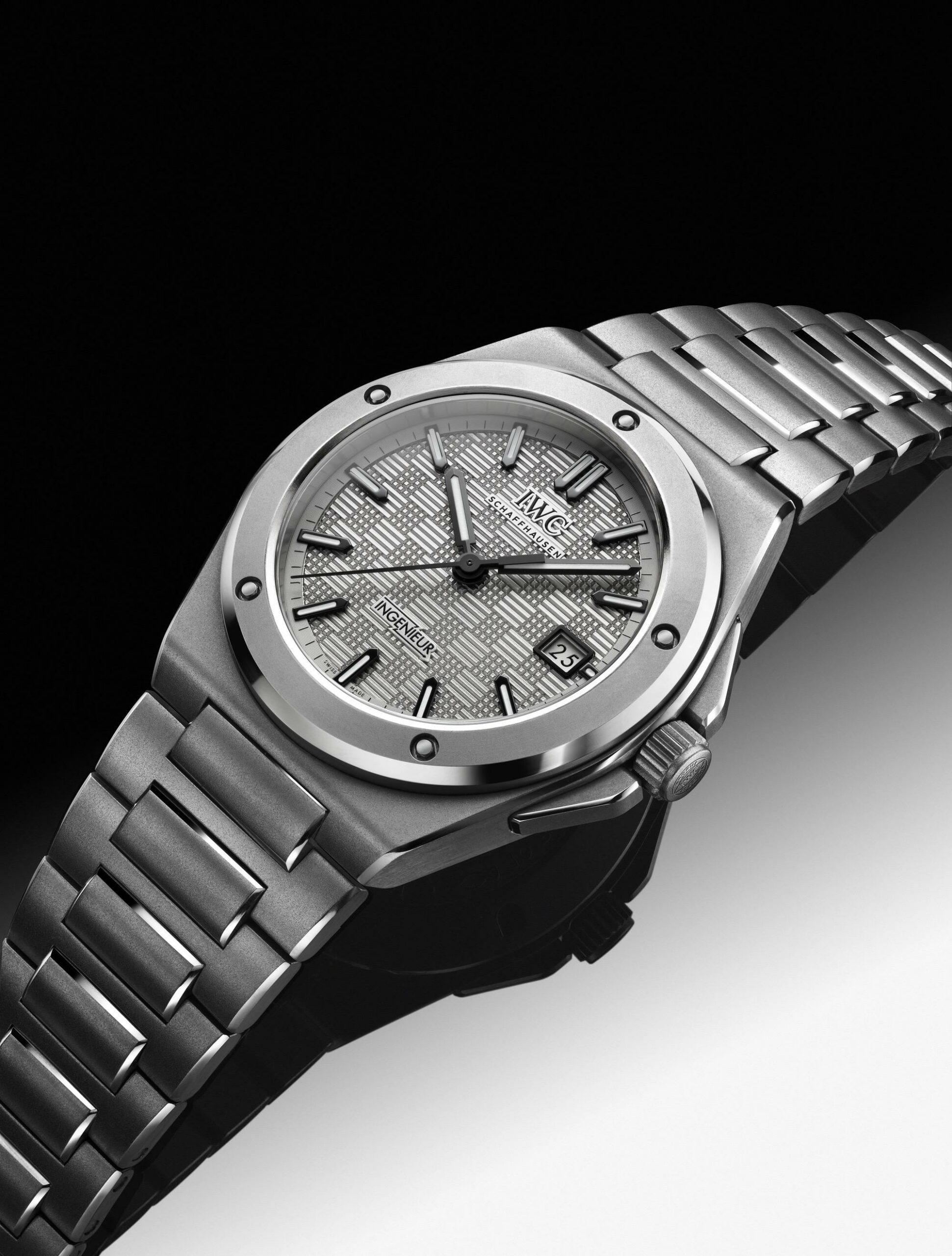 IWC Schaffhausen Ingenieur Automatic 40 - View 3