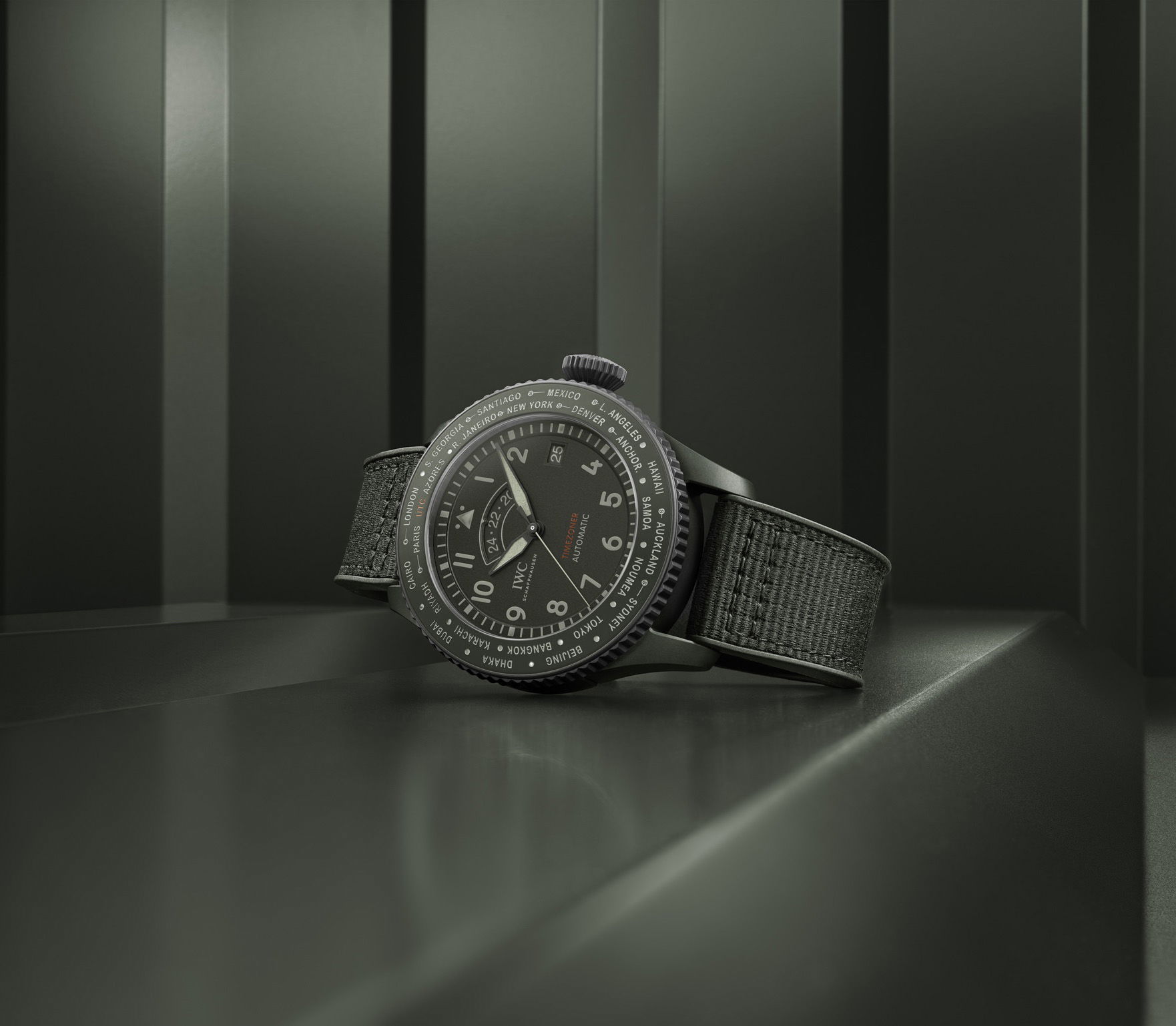IWC Schaffhausen Pilot’s Watch Timezoner Top Gun Woodland - View 3