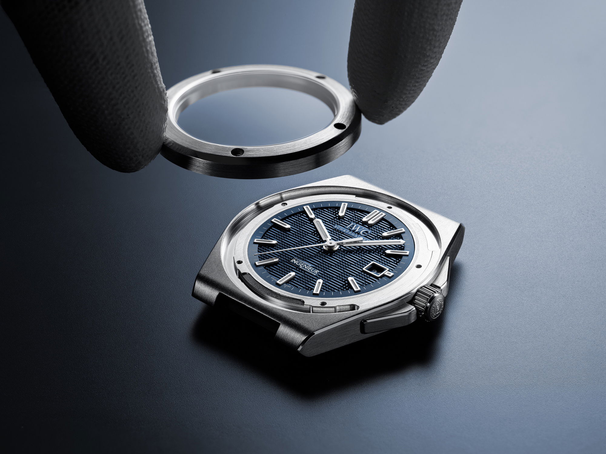 IWC Schaffhausen Ingenieur Automatic 40 Blue - View 3