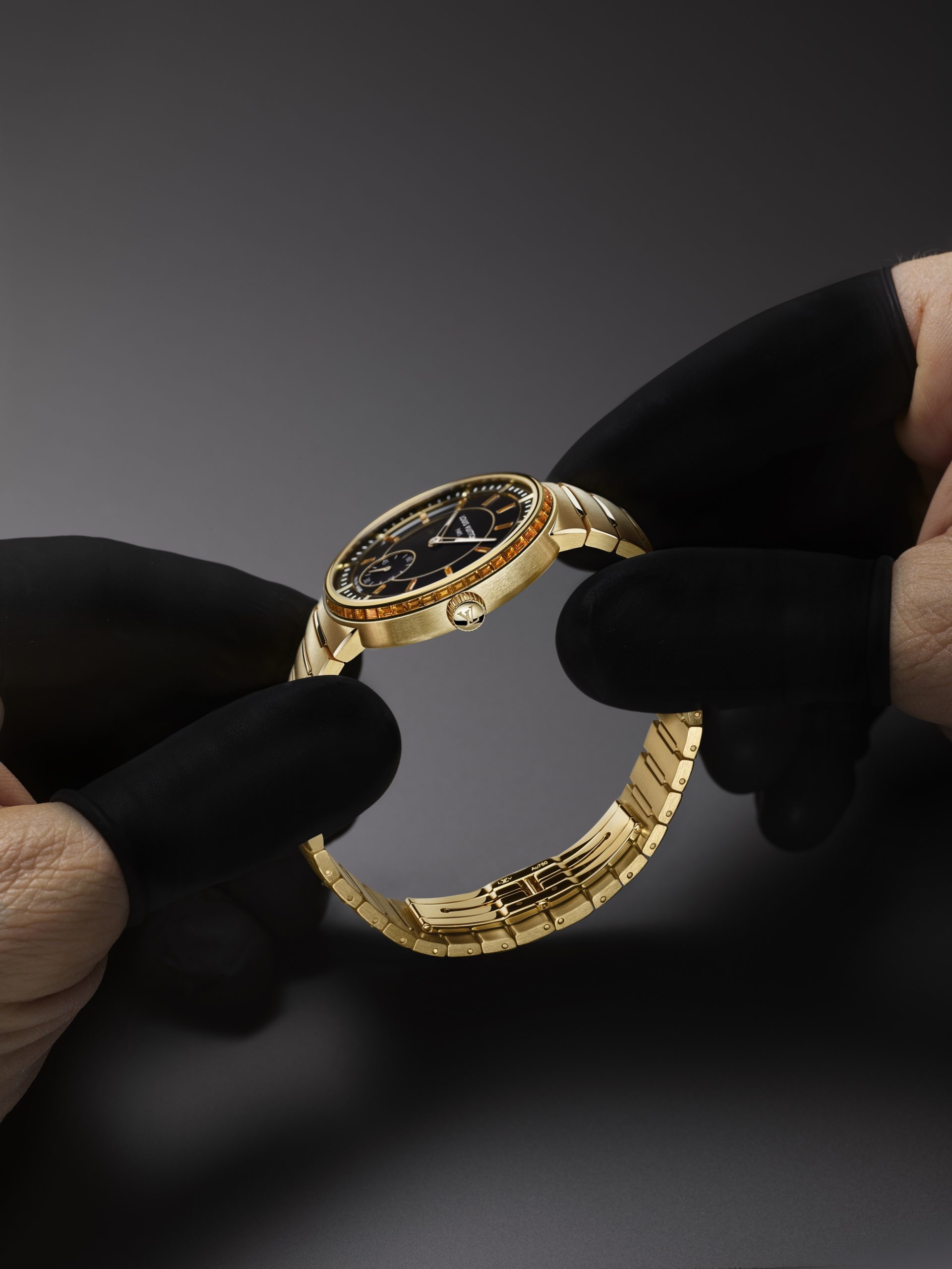 Louis Vuitton Tambour Yellow Gold Onyx - View 3