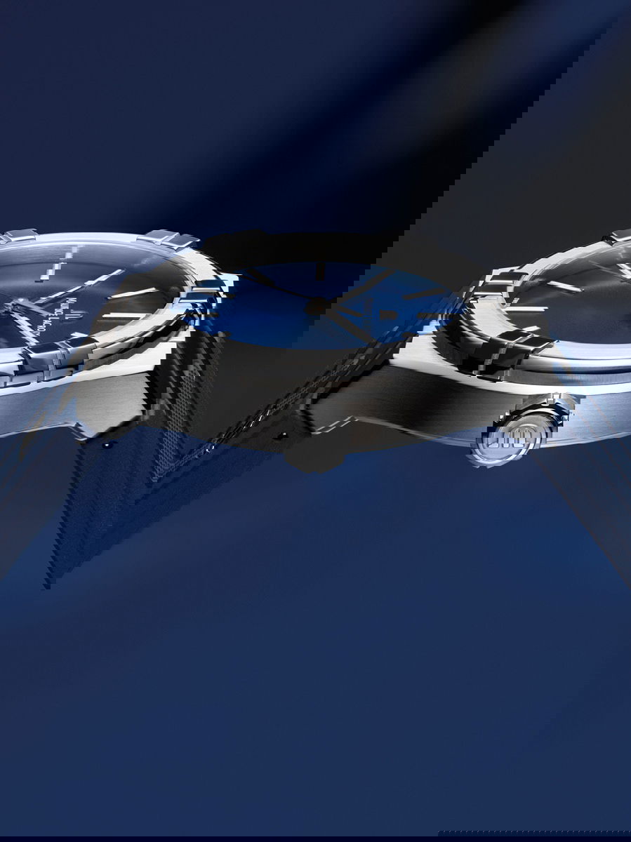 Maurice Lacroix Aikon Quartz Date 35 - View 2