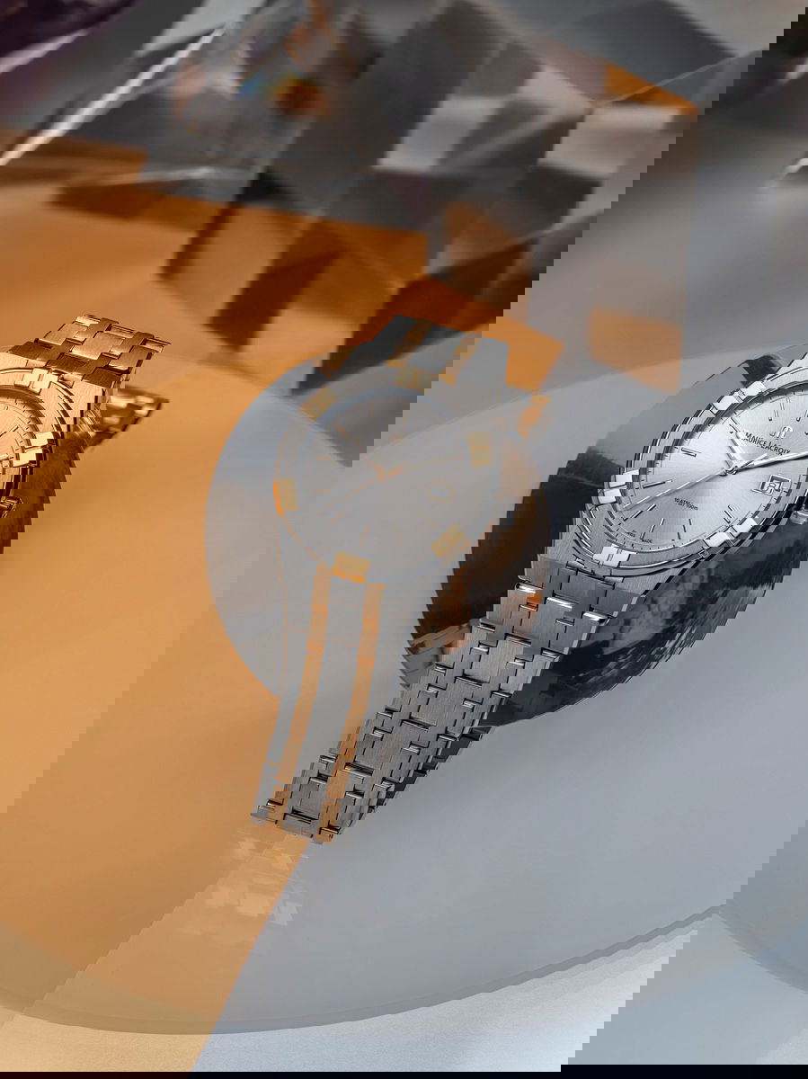 Maurice Lacroix Aikon Quartz Date 40 - View 2