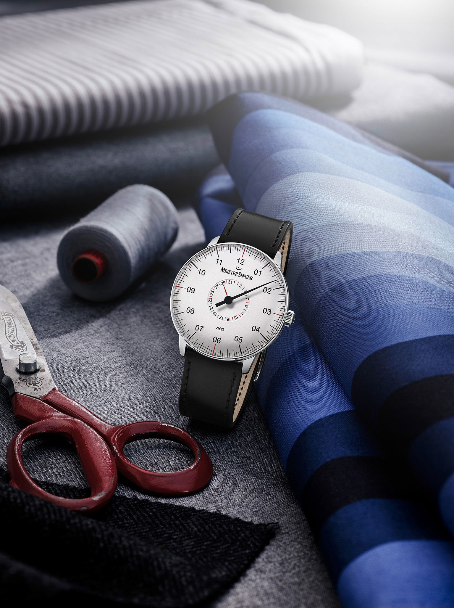 MeisterSinger Neo Pointer Date - View 3