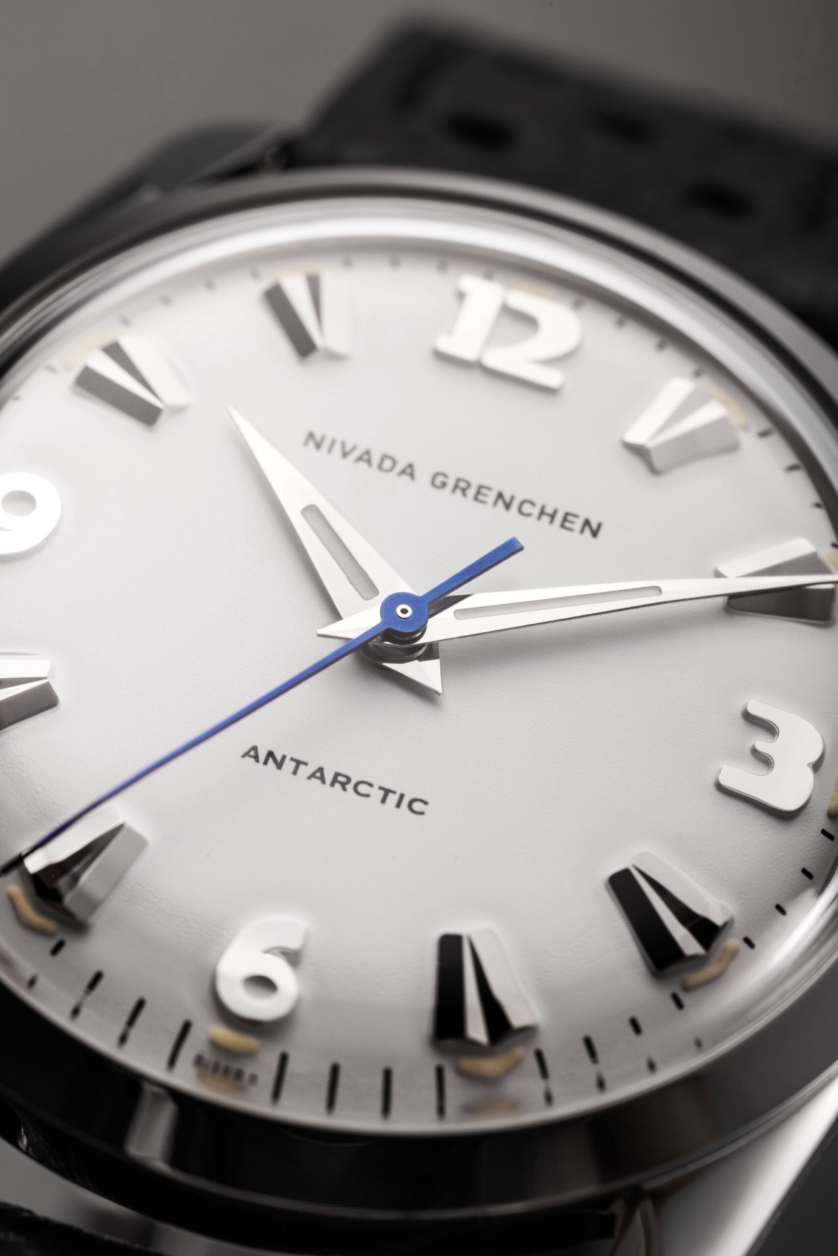 Nivada Grenchen Antarctic 35 White & Beige - View 2