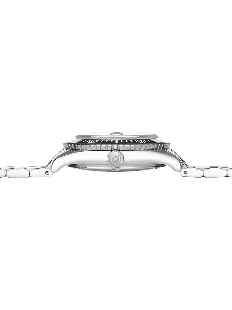 Nivada Grenchen Antarctic Diver Date - View 3