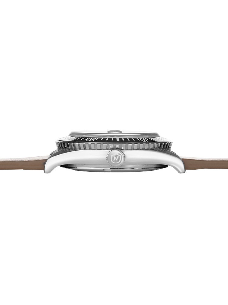 Nivada Grenchen Antarctic Diver Date - View 3